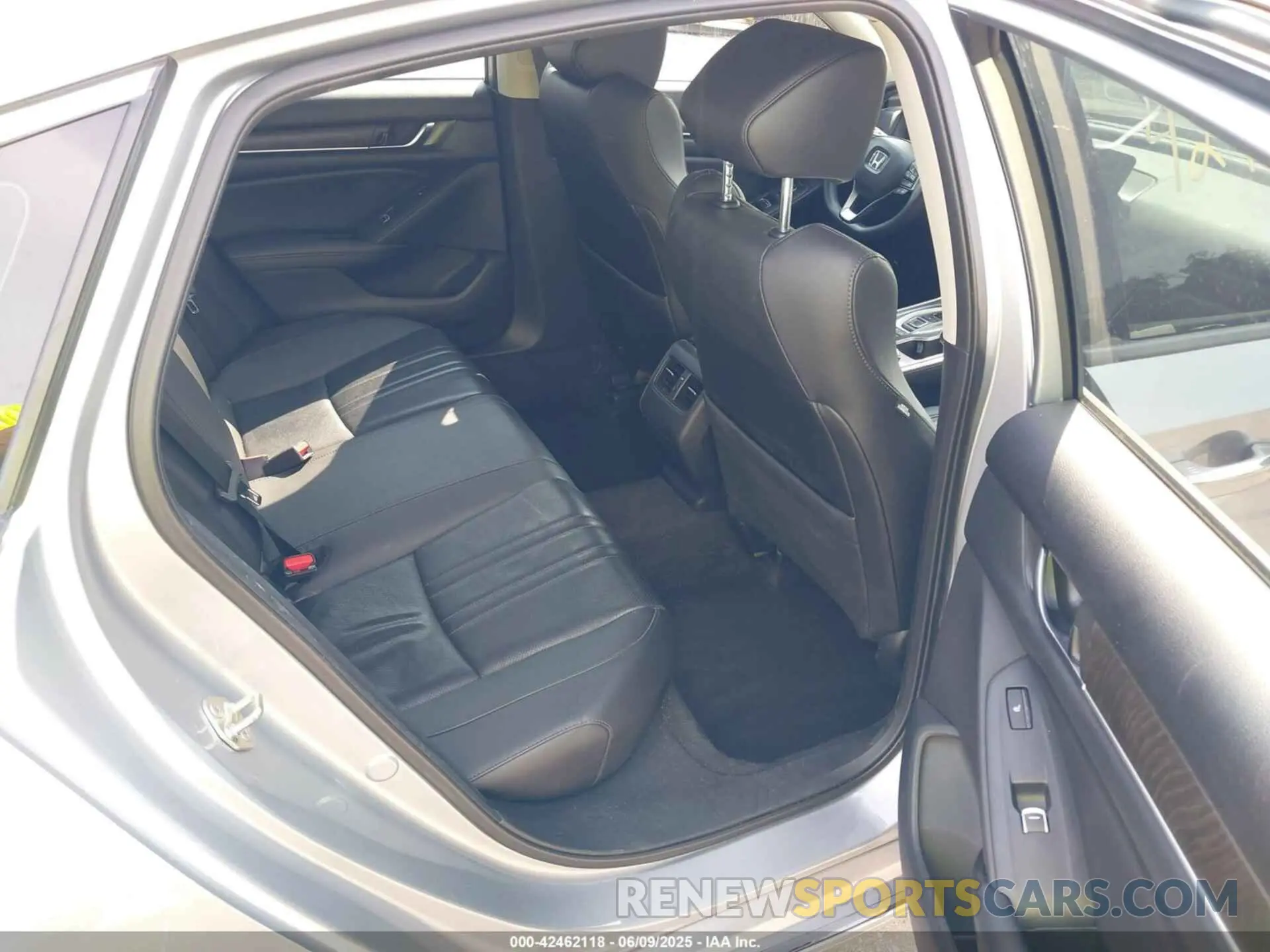 8 Photograph of a damaged car 1HGCV2F96KA018937 HONDA ACCORD 2019