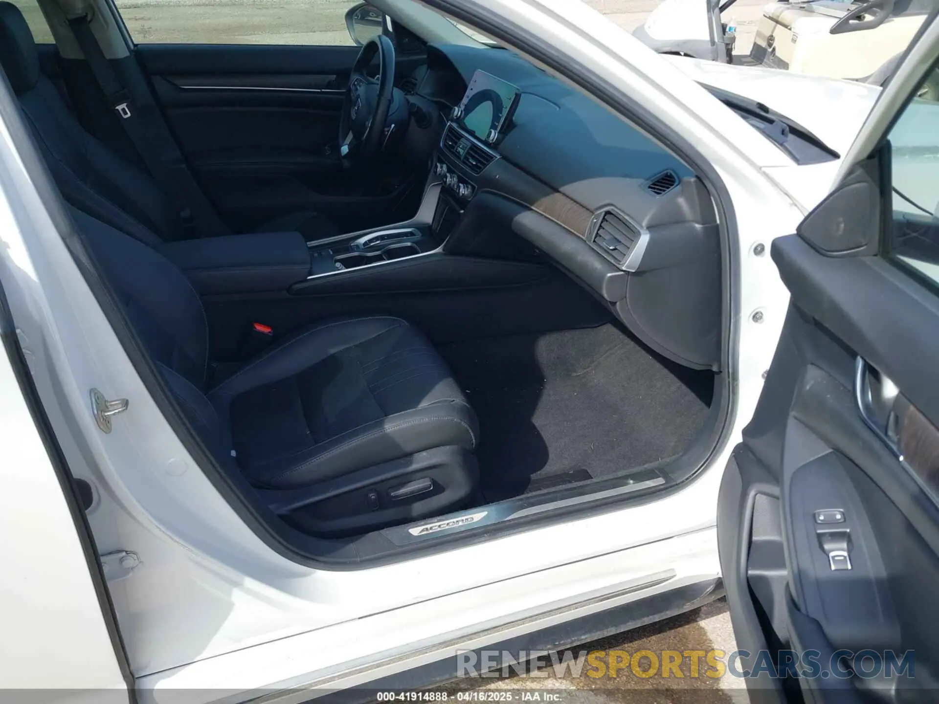 5 Photograph of a damaged car 1HGCV2F98KA010158 HONDA ACCORD 2019