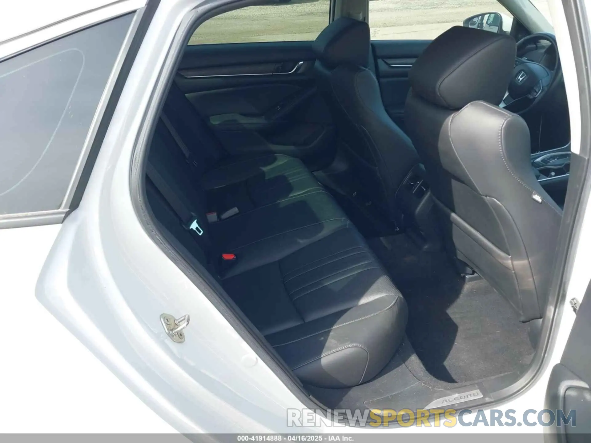 8 Photograph of a damaged car 1HGCV2F98KA010158 HONDA ACCORD 2019