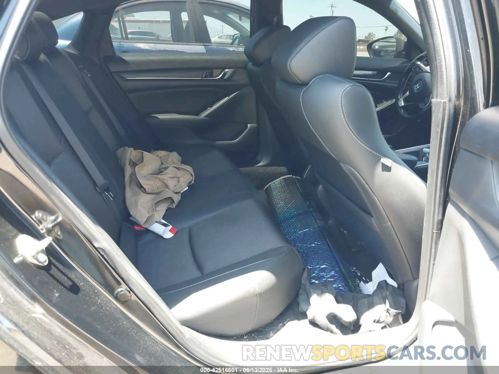 8 Photograph of a damaged car 1HGCV1E34LA051119 HONDA ACCORD 2020