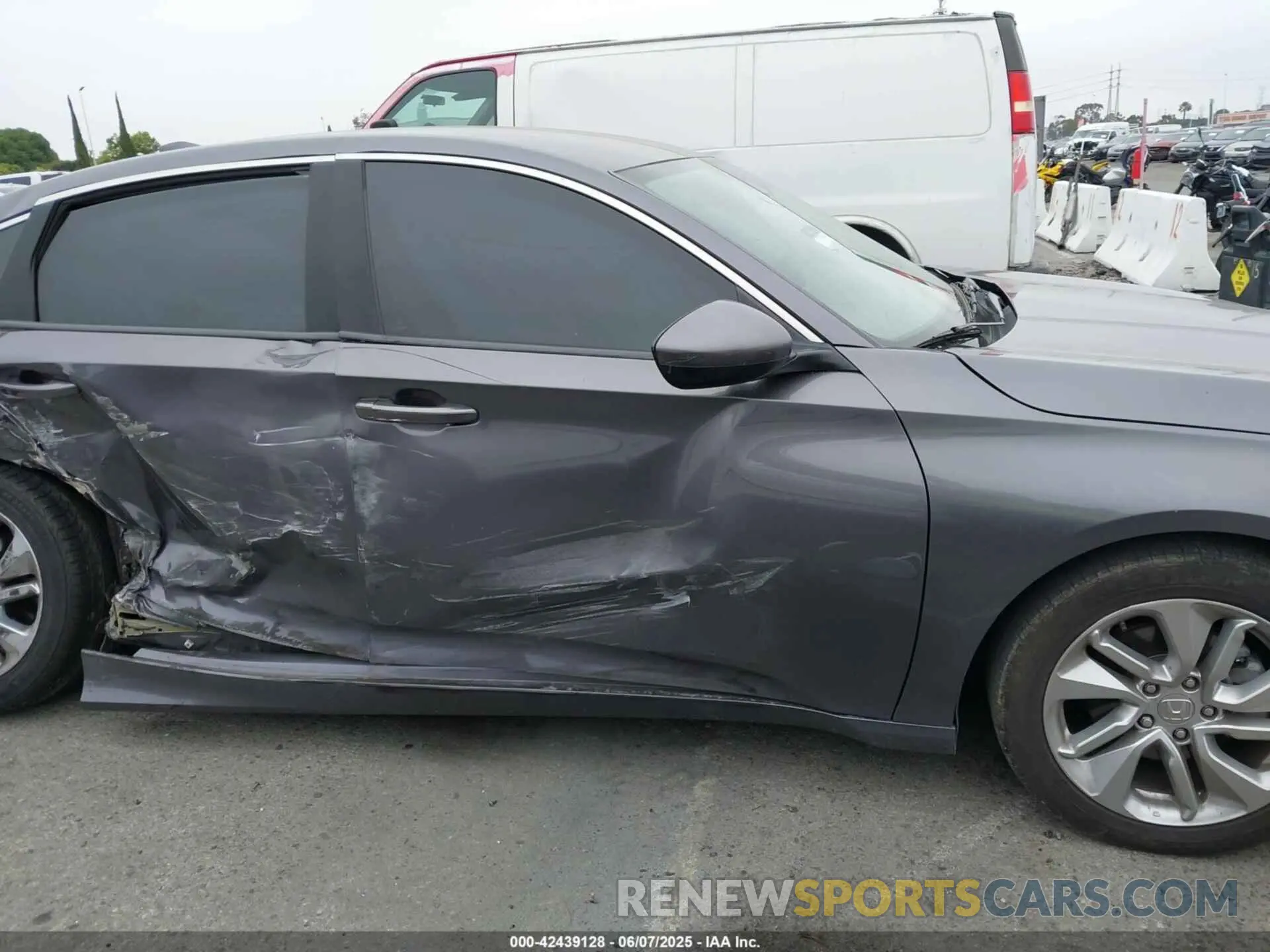 13 Photograph of a damaged car 1HGCV1F11LA075553 HONDA ACCORD 2020