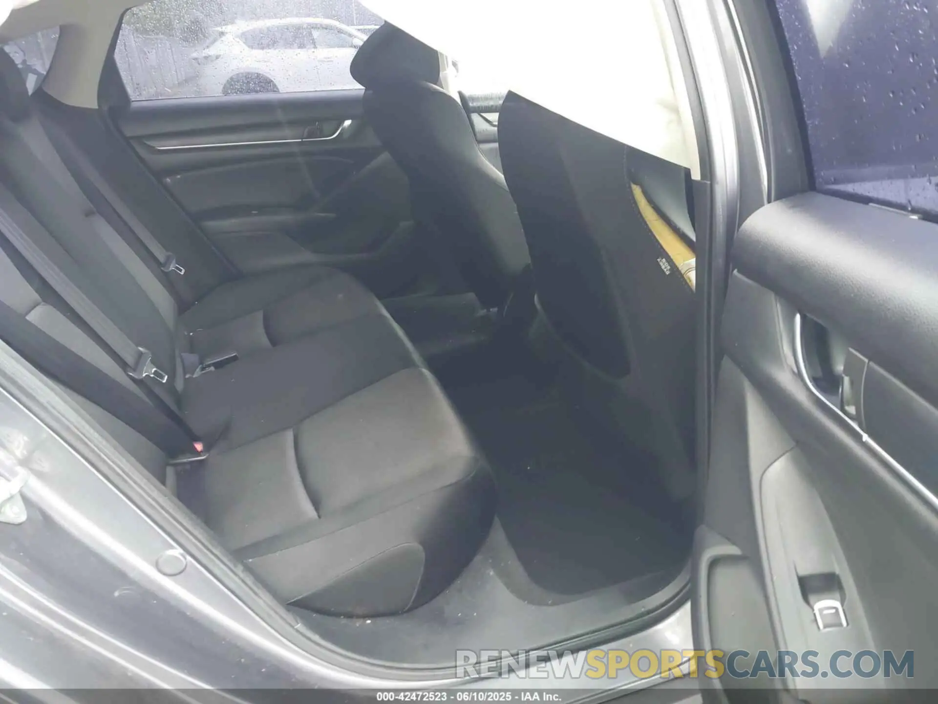 8 Photograph of a damaged car 1HGCV1F15LA125936 HONDA ACCORD 2020