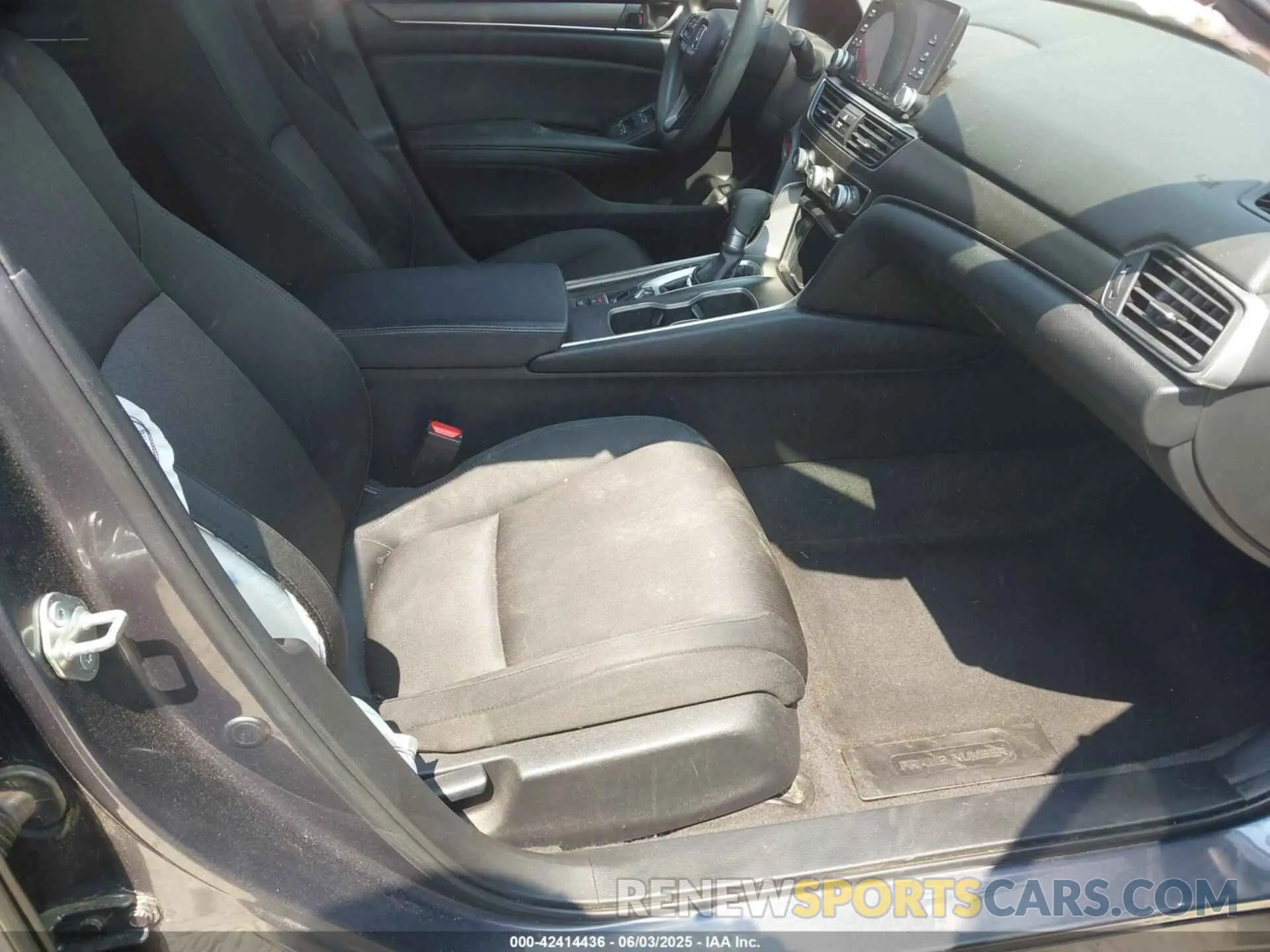 5 Photograph of a damaged car 1HGCV1F18LA045739 HONDA ACCORD 2020