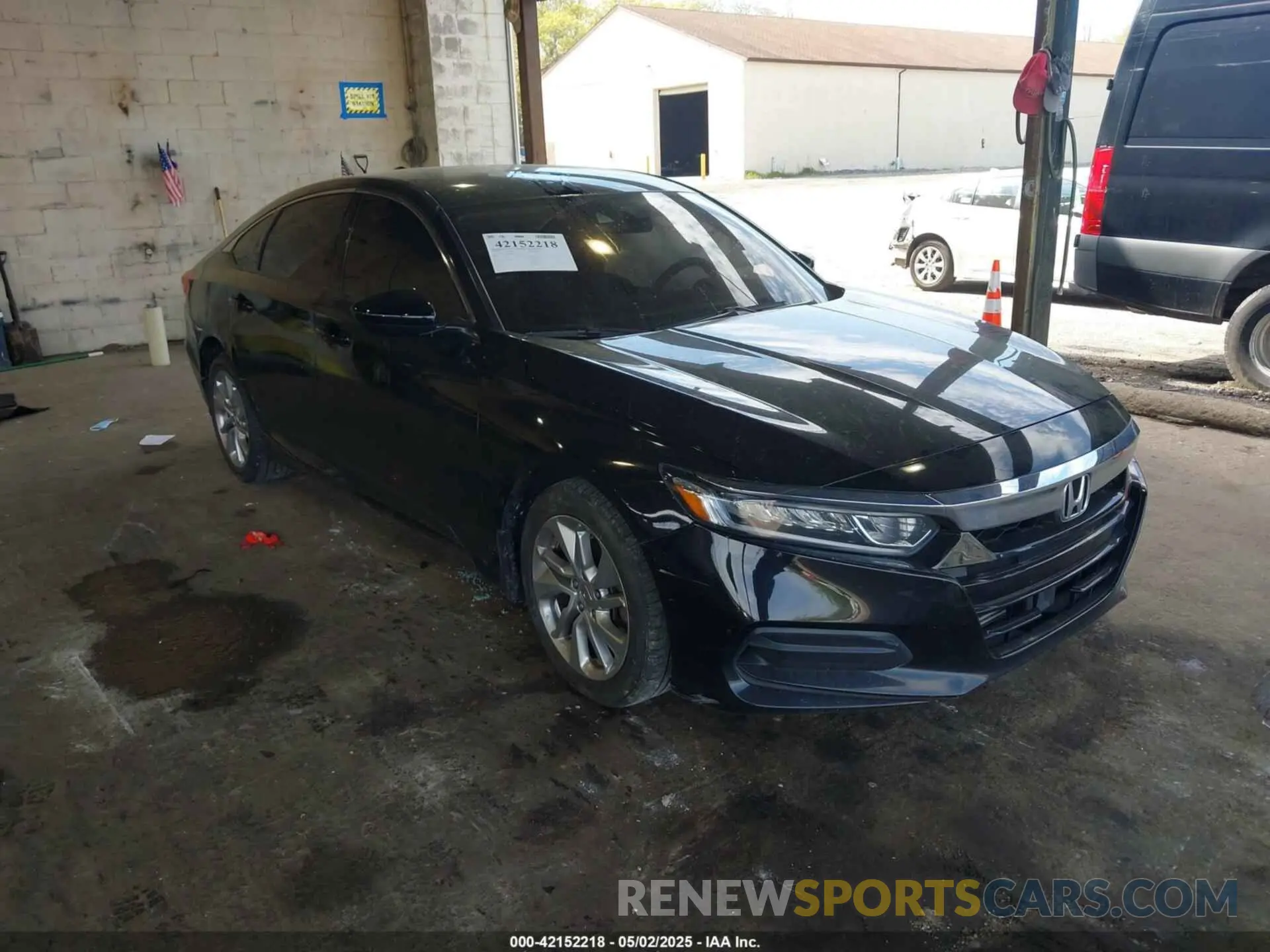 1 Photograph of a damaged car 1HGCV1F19LA098384 HONDA ACCORD 2020