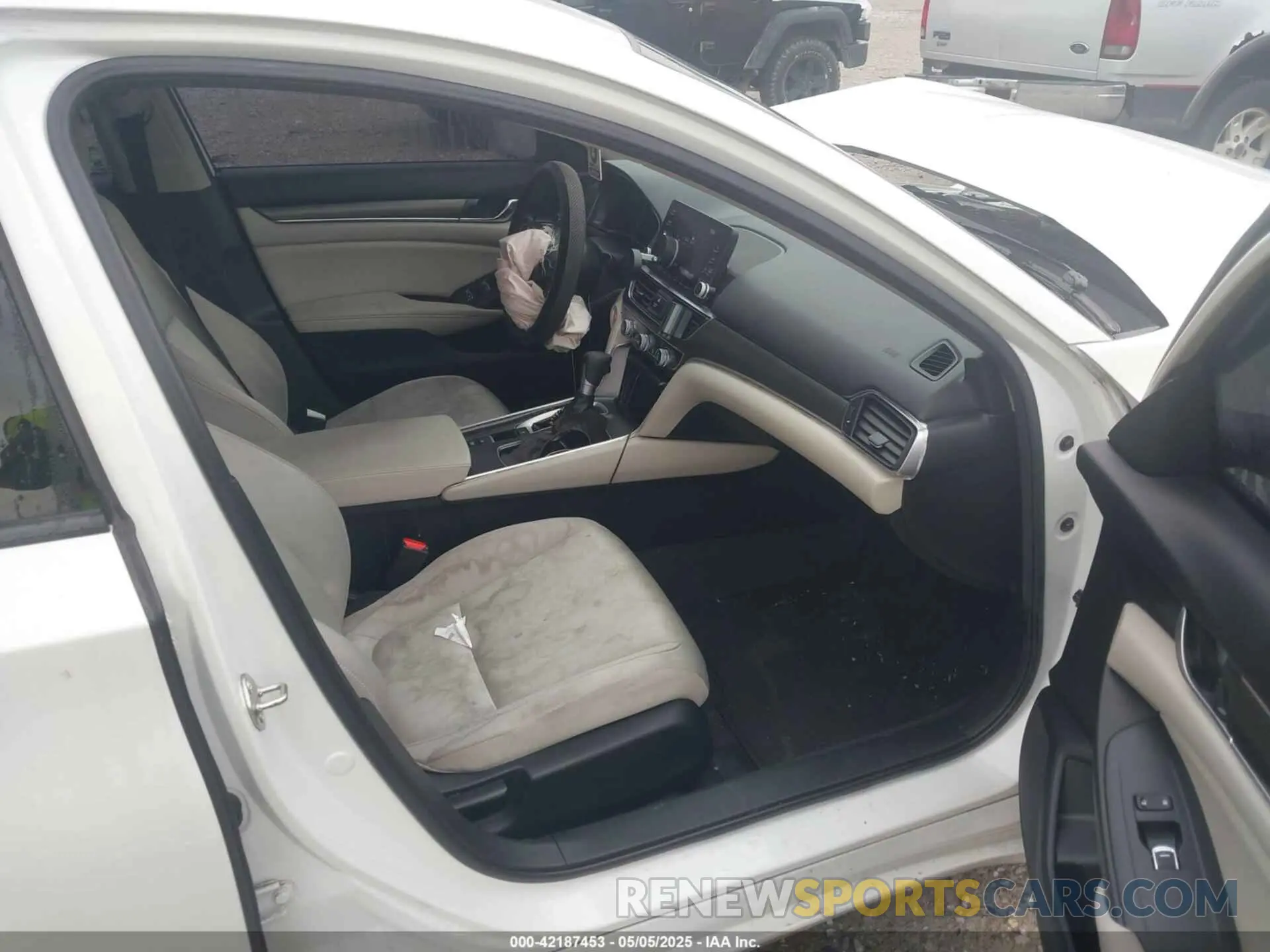 5 Photograph of a damaged car 1HGCV1F19LA130492 HONDA ACCORD 2020