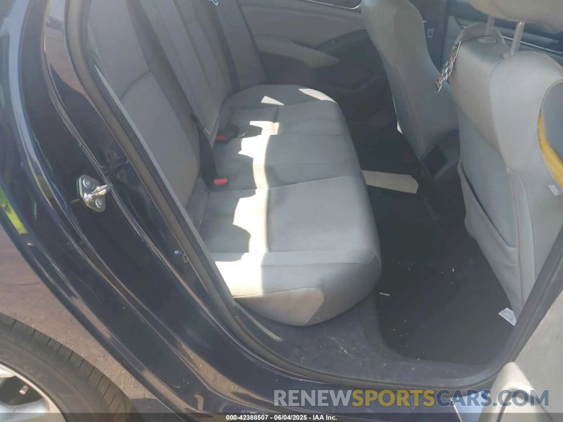 8 Photograph of a damaged car 1HGCV1F1XLA005369 HONDA ACCORD 2020