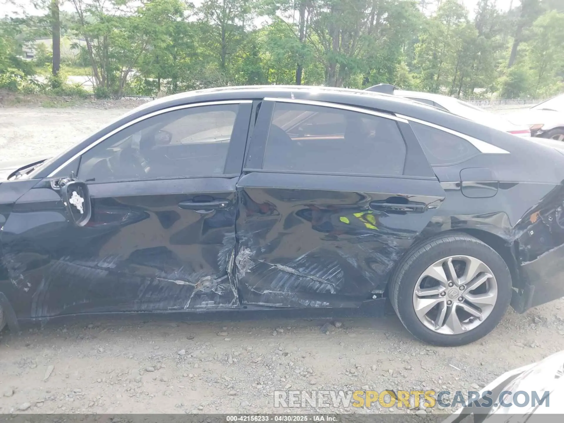 6 Photograph of a damaged car 1HGCV1F1XLA107920 HONDA ACCORD 2020