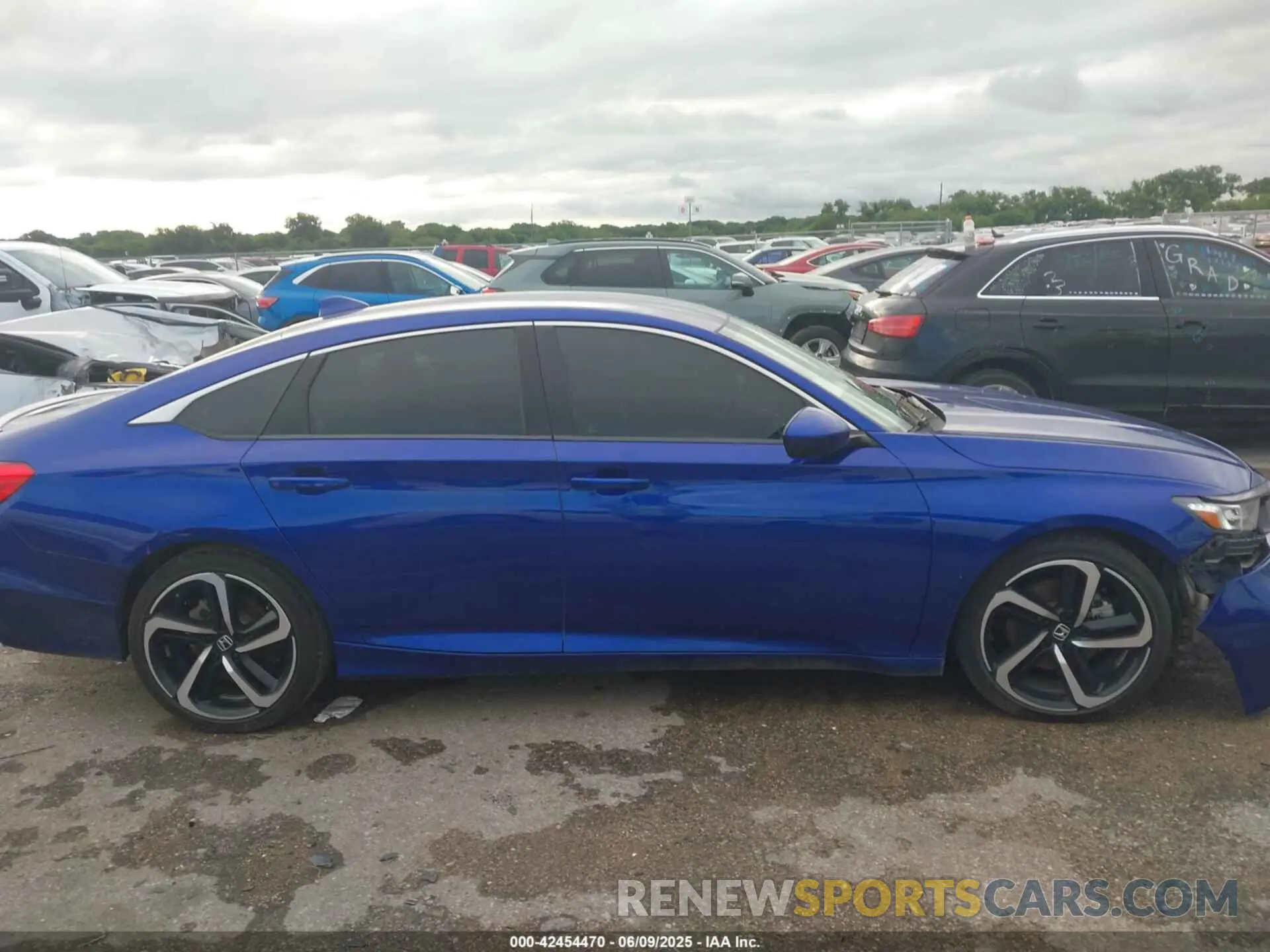 13 Photograph of a damaged car 1HGCV1F30LA033148 HONDA ACCORD 2020
