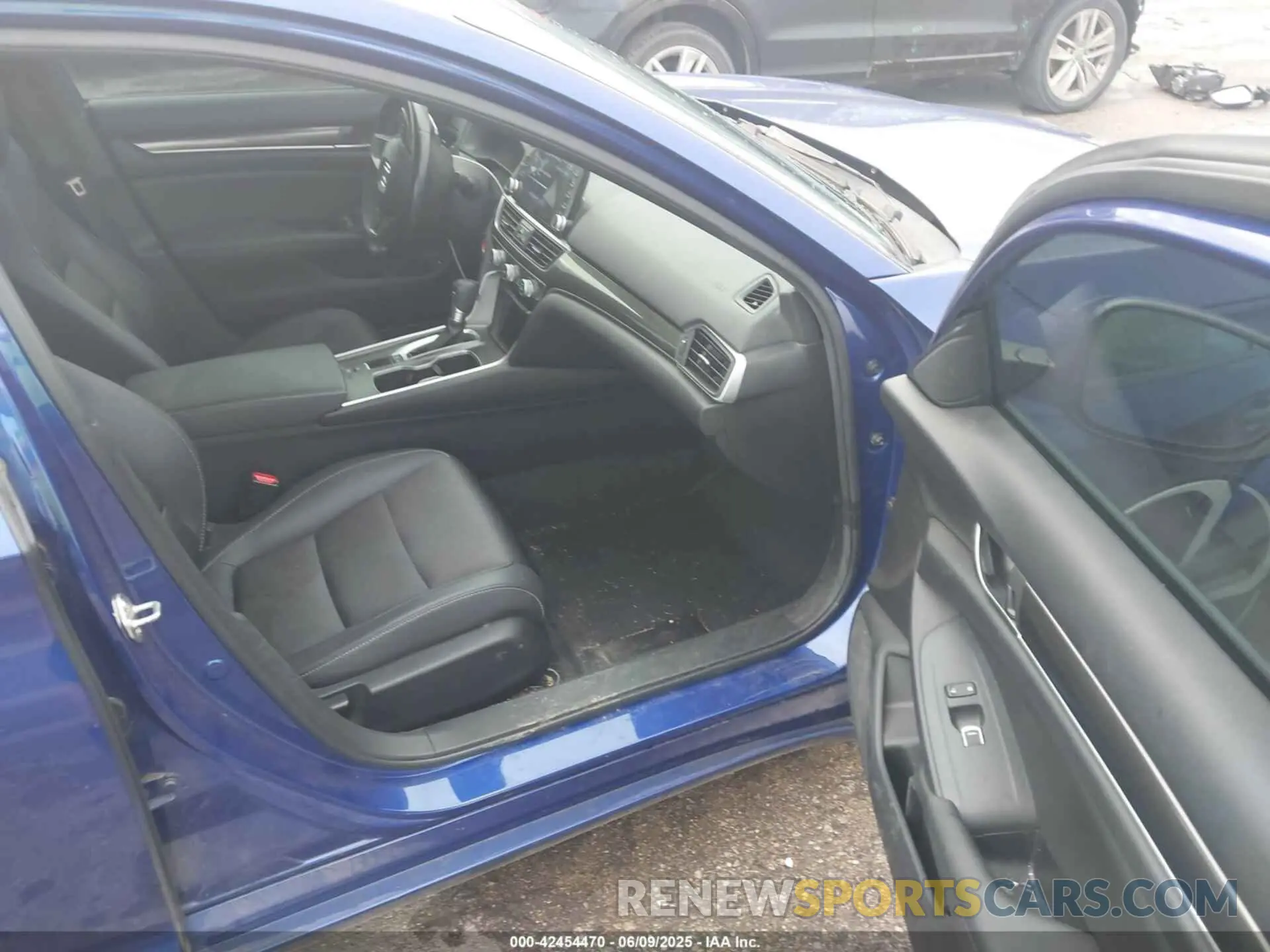 5 Photograph of a damaged car 1HGCV1F30LA033148 HONDA ACCORD 2020