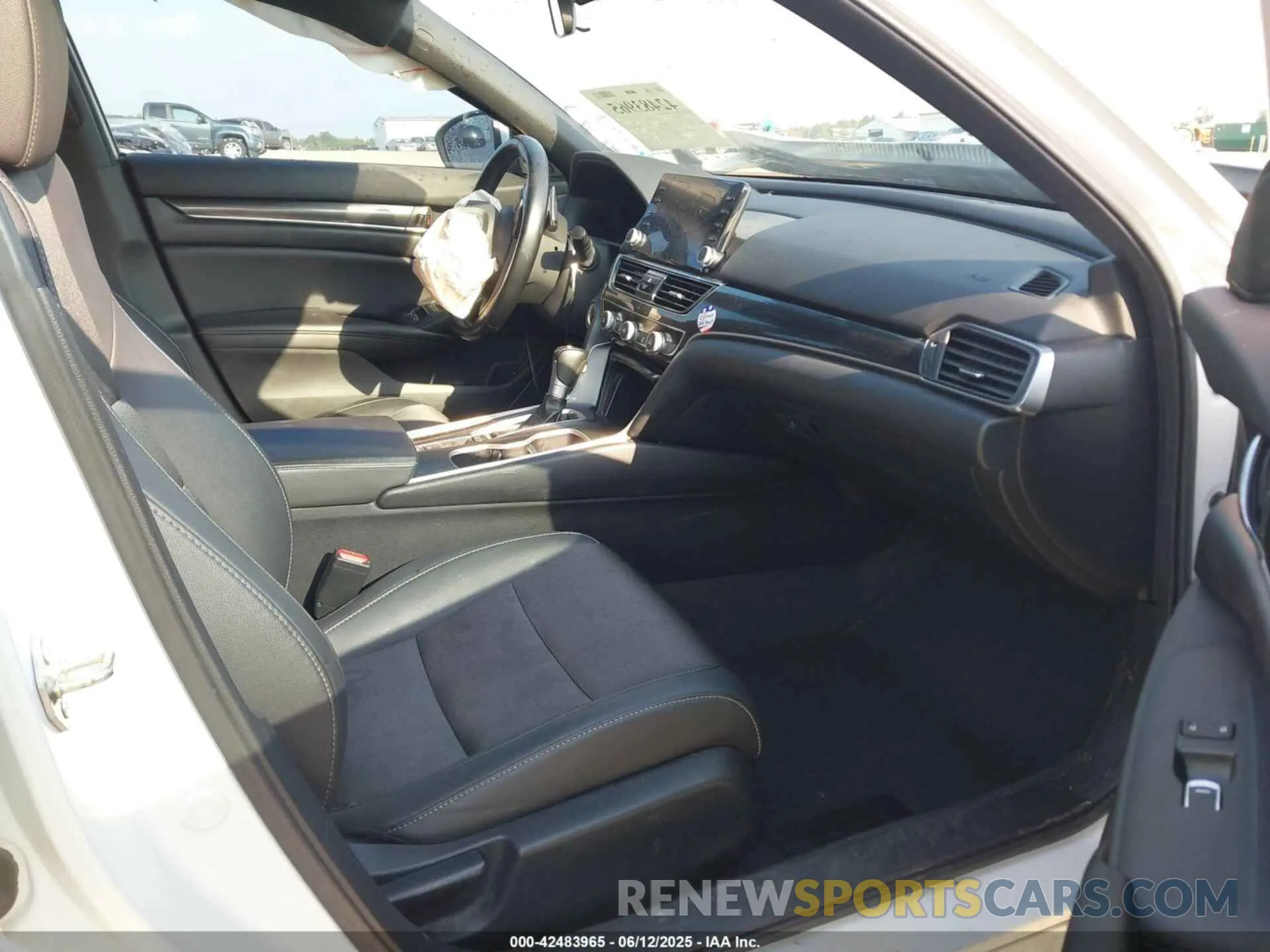 5 Photograph of a damaged car 1HGCV1F31LA102624 HONDA ACCORD 2020