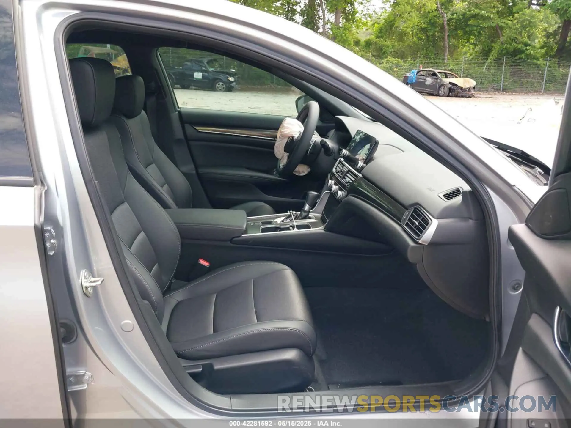 5 Photograph of a damaged car 1HGCV1F31LA135235 HONDA ACCORD 2020