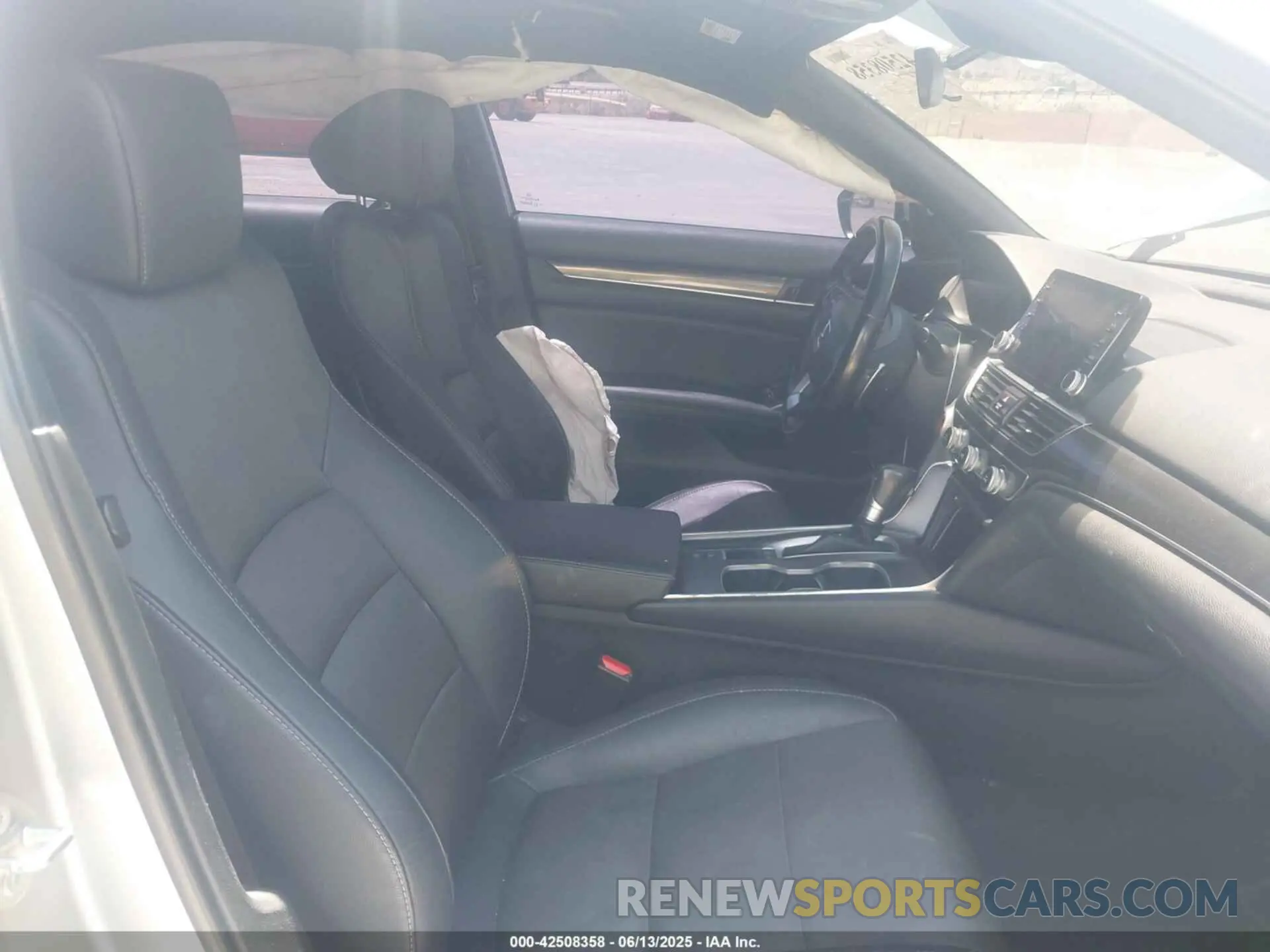 5 Photograph of a damaged car 1HGCV1F32LA068998 HONDA ACCORD 2020