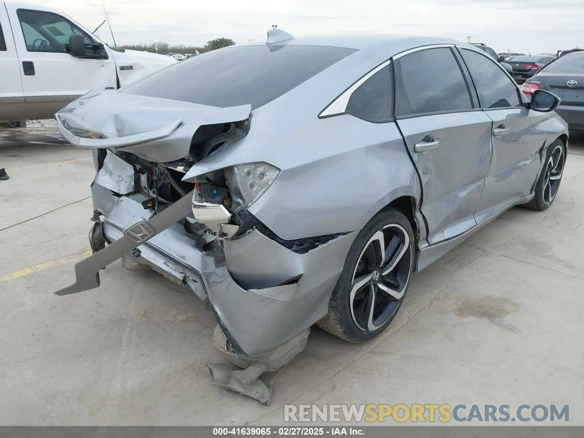 6 Photograph of a damaged car 1HGCV1F33LA101670 HONDA ACCORD 2020