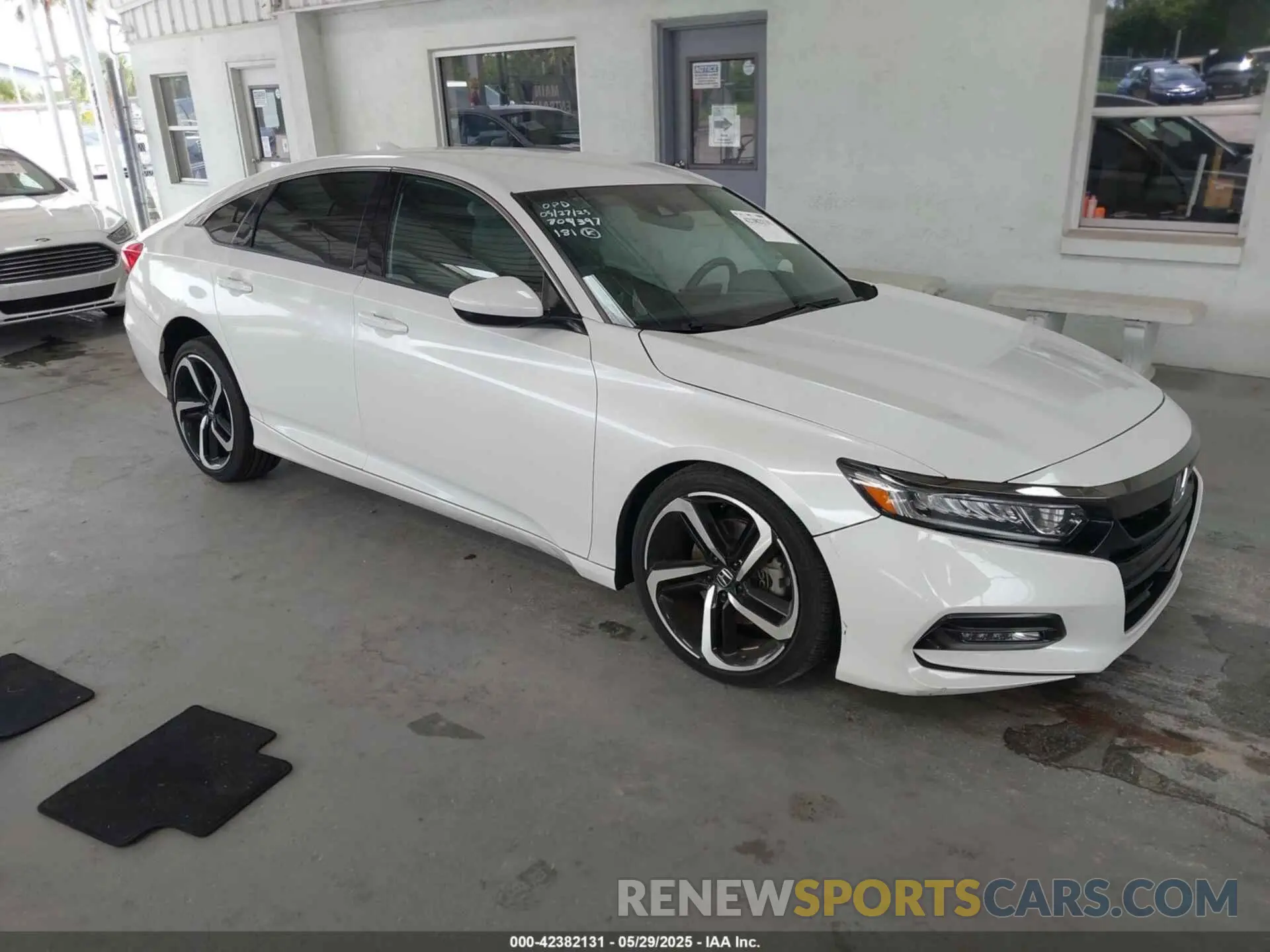 1 Photograph of a damaged car 1HGCV1F35LA014112 HONDA ACCORD 2020