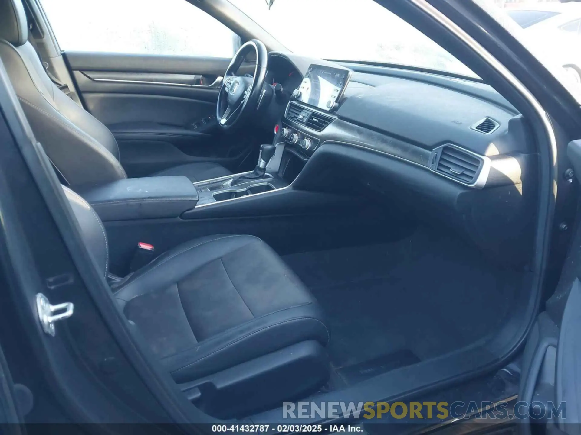 5 Photograph of a damaged car 1HGCV1F35LA146819 HONDA ACCORD 2020