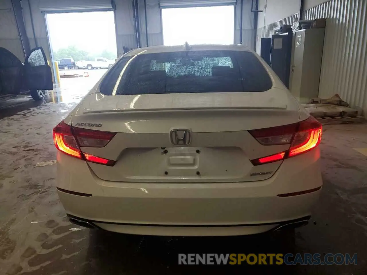 6 Photograph of a damaged car 1HGCV1F36LA071290 HONDA ACCORD 2020