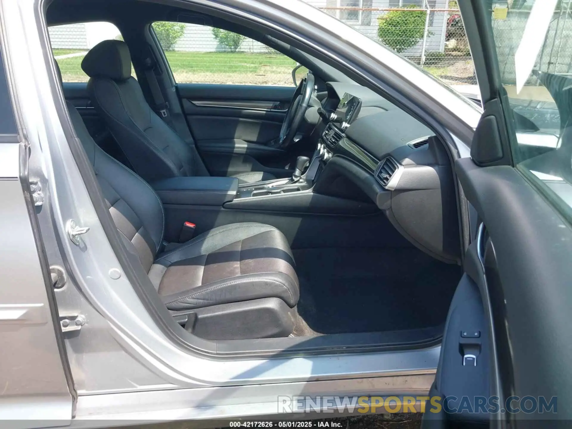 5 Photograph of a damaged car 1HGCV1F37LA039240 HONDA ACCORD 2020