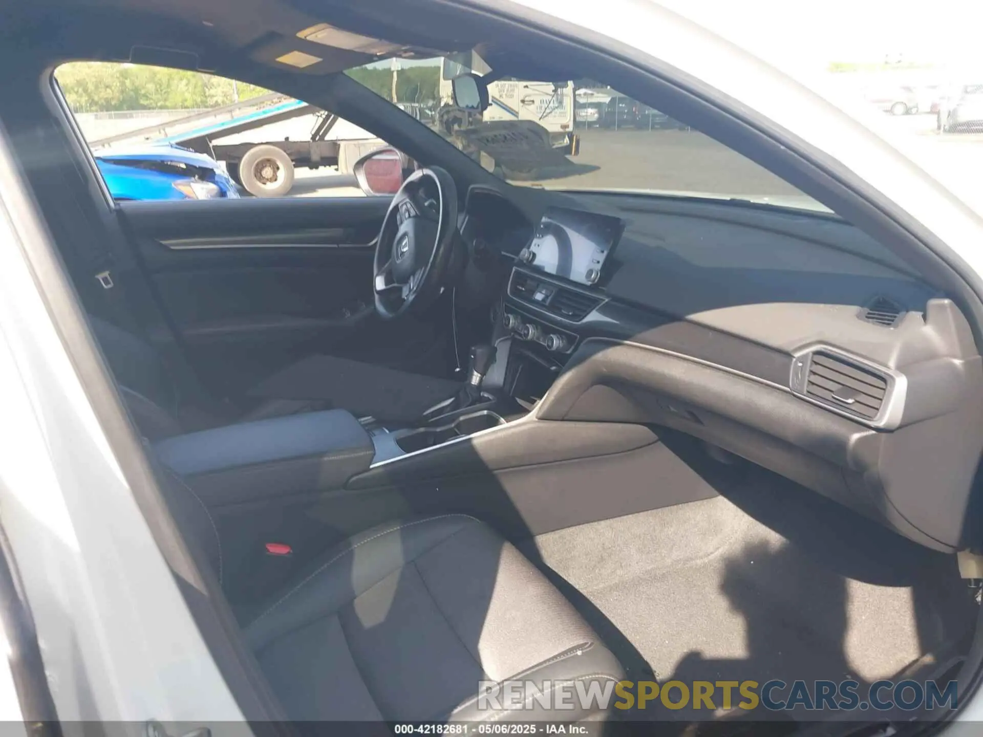 5 Photograph of a damaged car 1HGCV1F37LA119492 HONDA ACCORD 2020