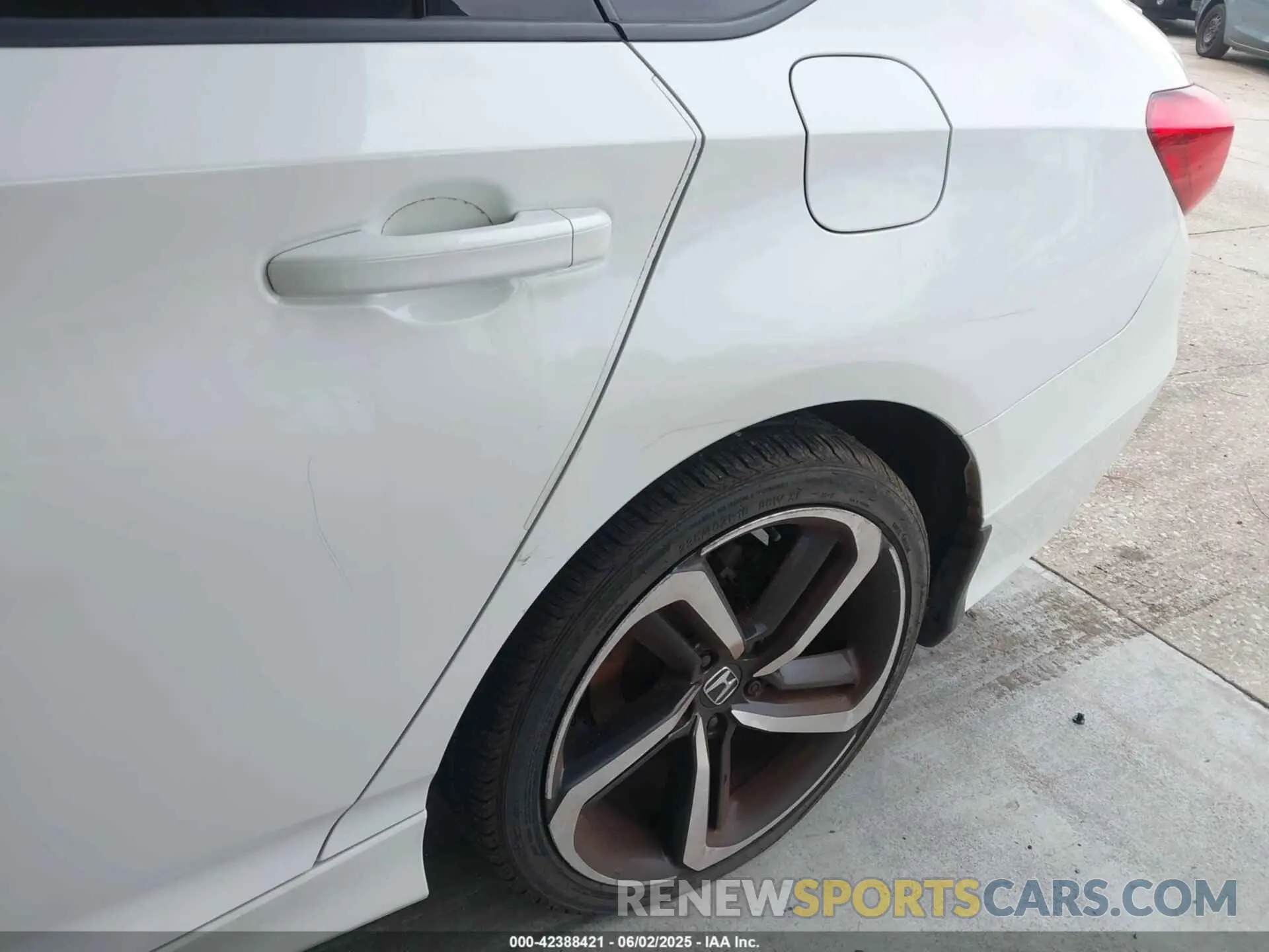 6 Photograph of a damaged car 1HGCV1F39LA158021 HONDA ACCORD 2020