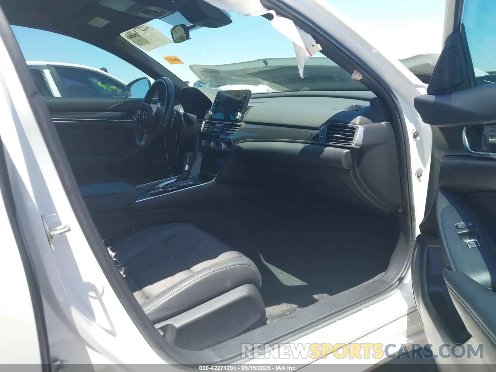 5 Photograph of a damaged car 1HGCV1F3XLA138683 HONDA ACCORD 2020
