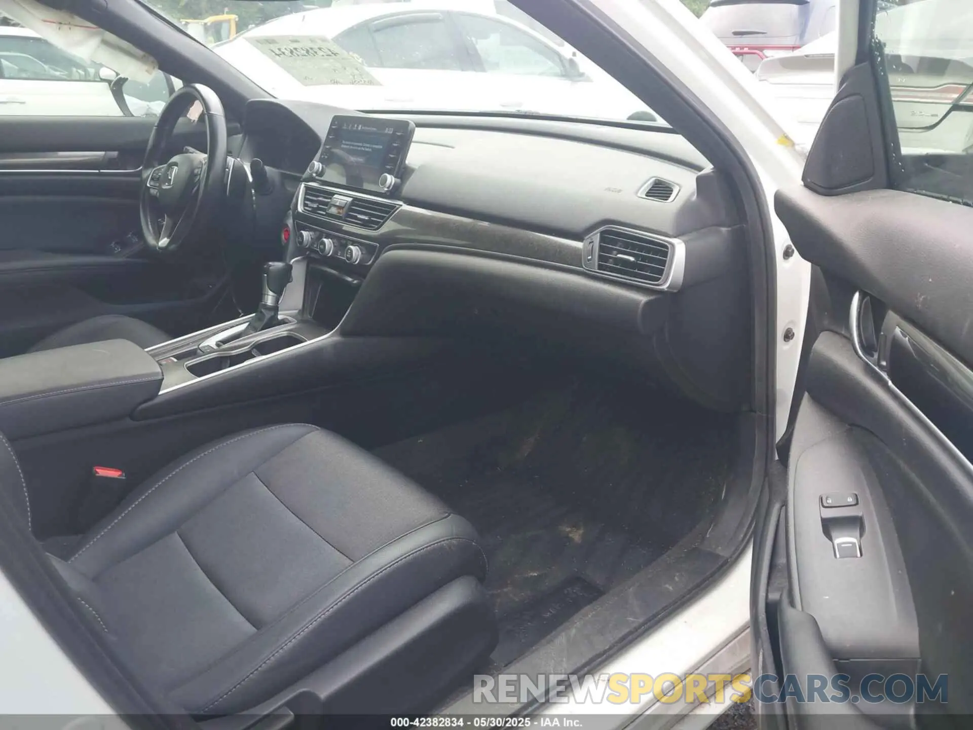5 Photograph of a damaged car 1HGCV1F3XLA141566 HONDA ACCORD 2020