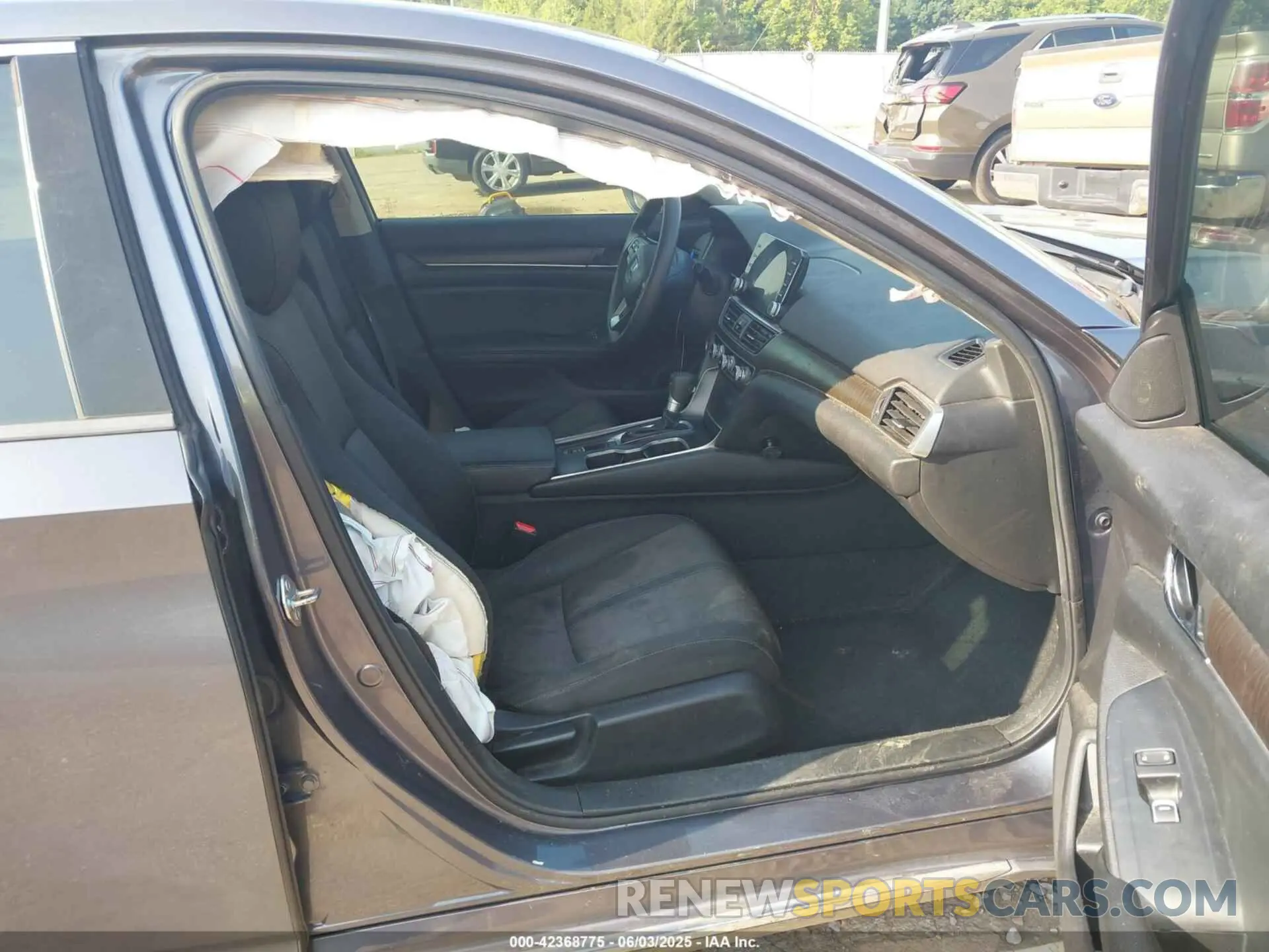 5 Photograph of a damaged car 1HGCV1F40LA067082 HONDA ACCORD 2020