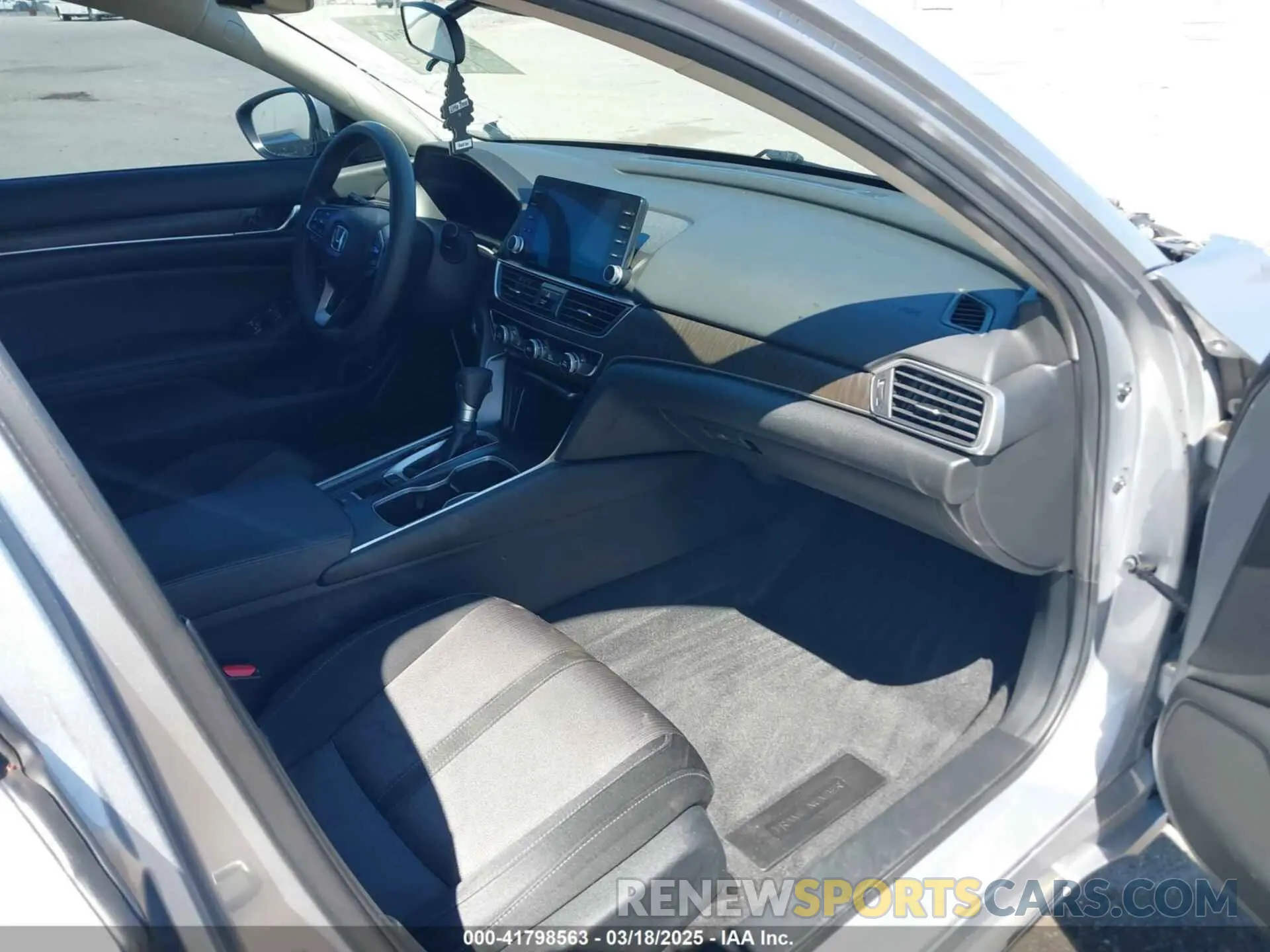 5 Photograph of a damaged car 1HGCV1F41LA132344 HONDA ACCORD 2020