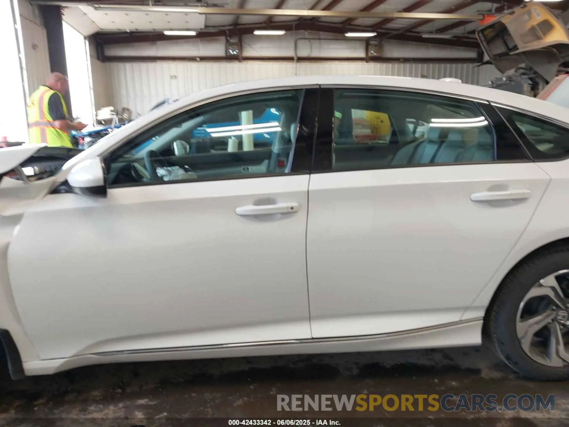 15 Photograph of a damaged car 1HGCV1F43LA150280 HONDA ACCORD 2020