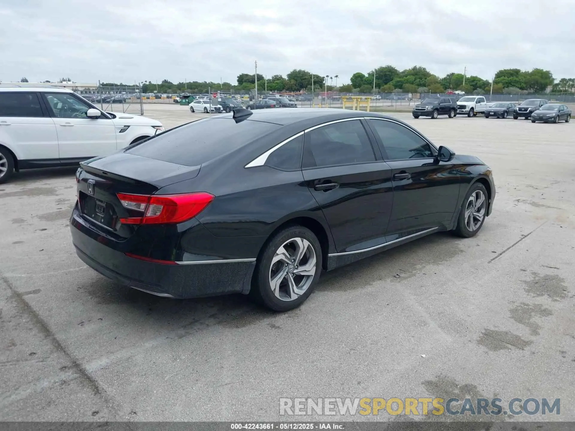 4 Photograph of a damaged car 1HGCV1F55LA064719 HONDA ACCORD 2020