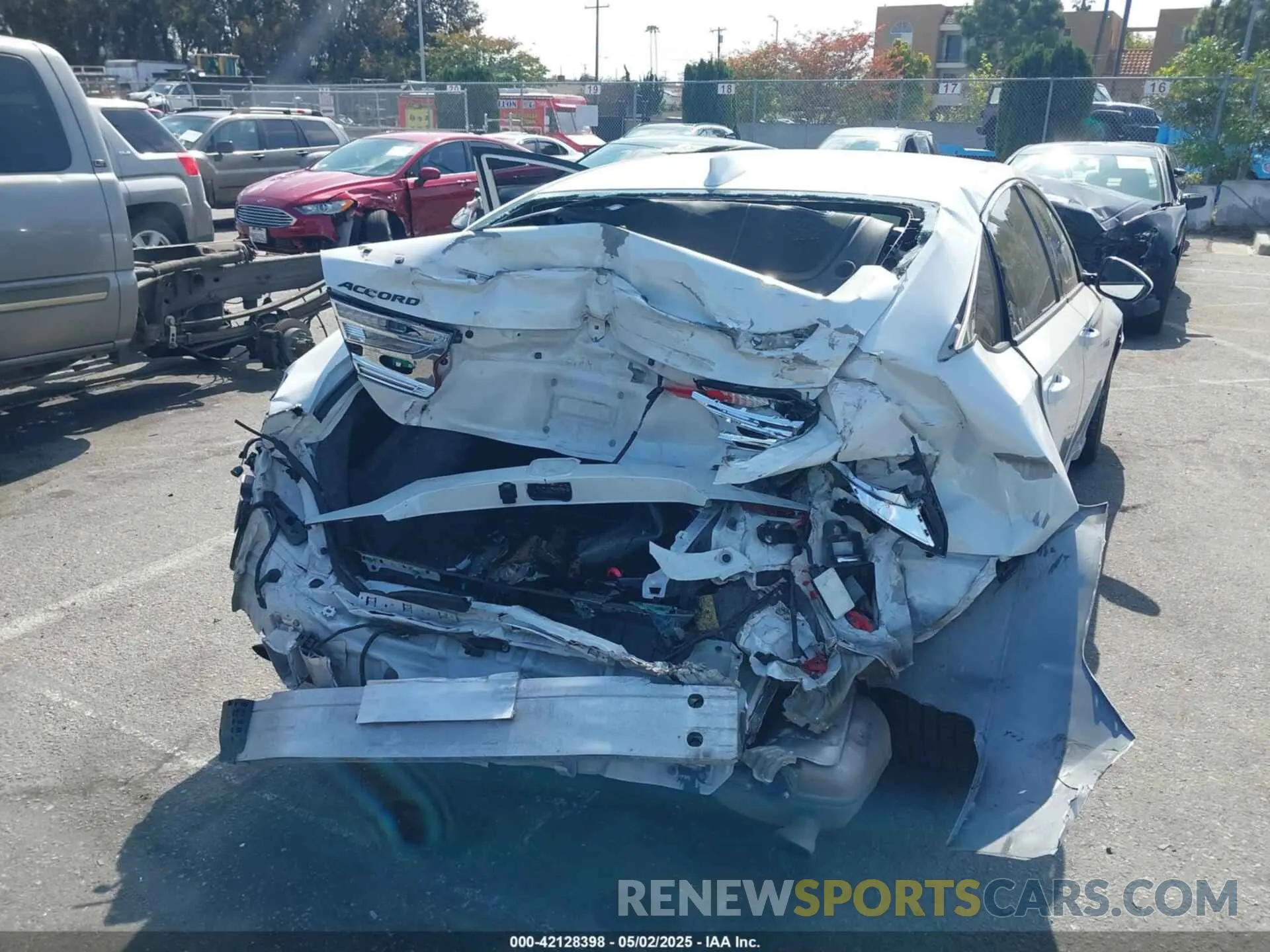 6 Photograph of a damaged car 1HGCV2F3XLA013575 HONDA ACCORD 2020