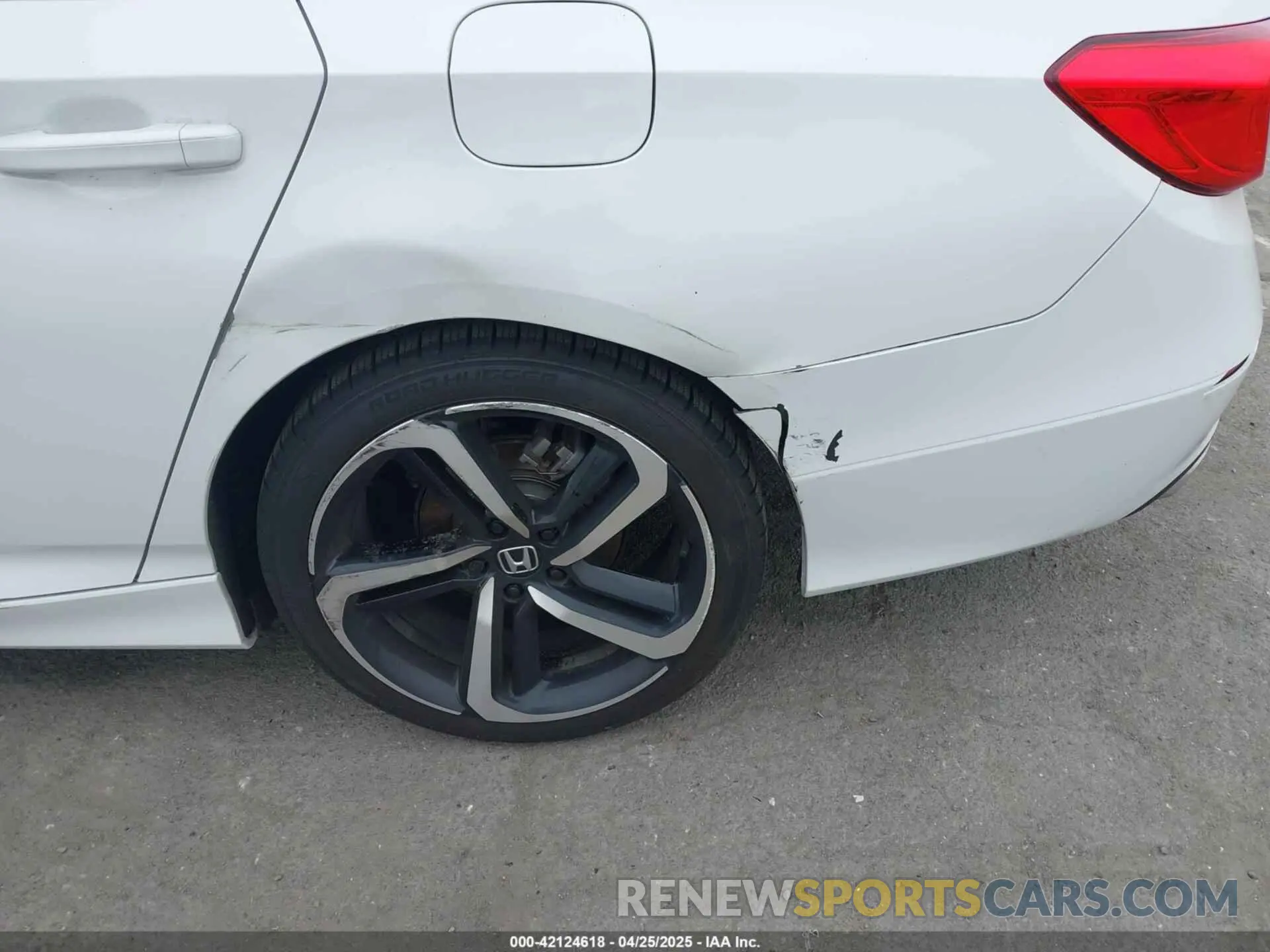 6 Photograph of a damaged car 1HGCV2F3XLA022129 HONDA ACCORD 2020