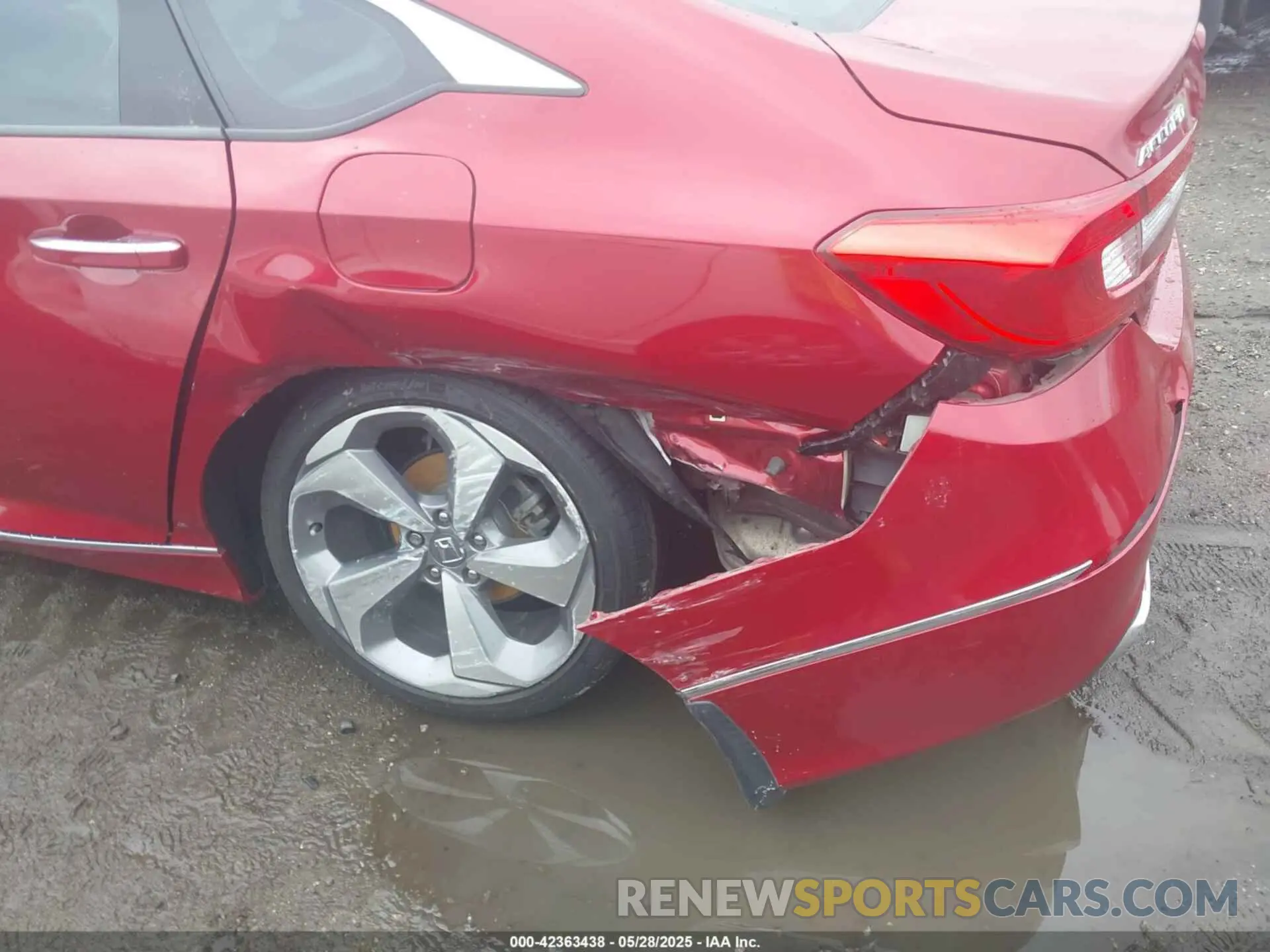 6 Photograph of a damaged car 1HGCV2F94LA021157 HONDA ACCORD 2020