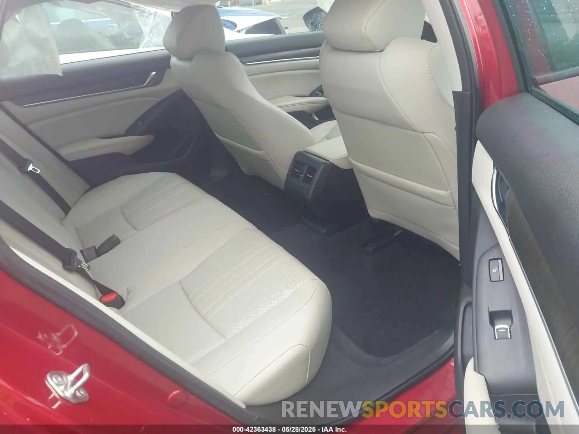 8 Photograph of a damaged car 1HGCV2F94LA021157 HONDA ACCORD 2020
