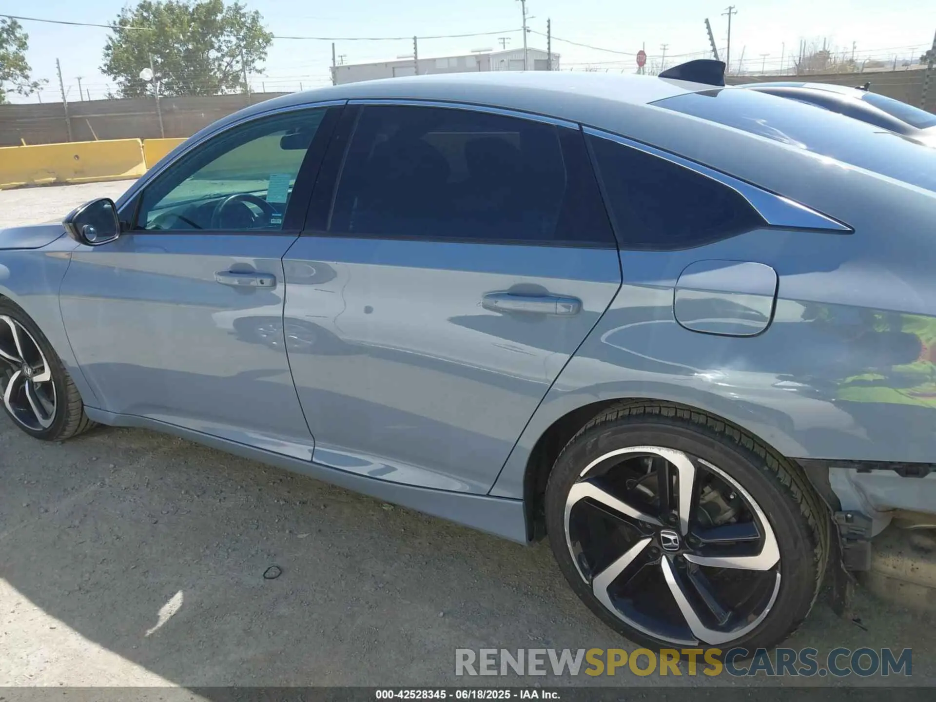 15 Photograph of a damaged car 1HGCV1F32MA040846 HONDA ACCORD 2021
