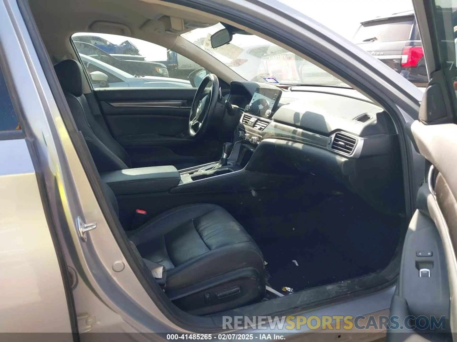 5 Photograph of a damaged car 1HGCV1F46MA055858 HONDA ACCORD 2021