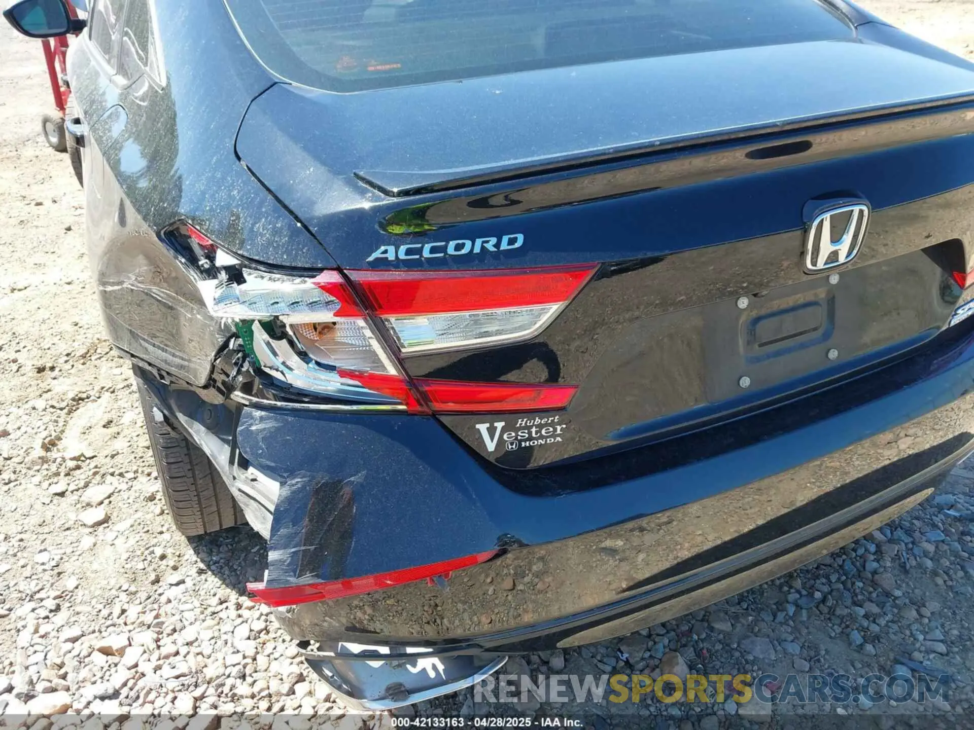 18 Photograph of a damaged car 1HGCV1F49MA043168 HONDA ACCORD 2021