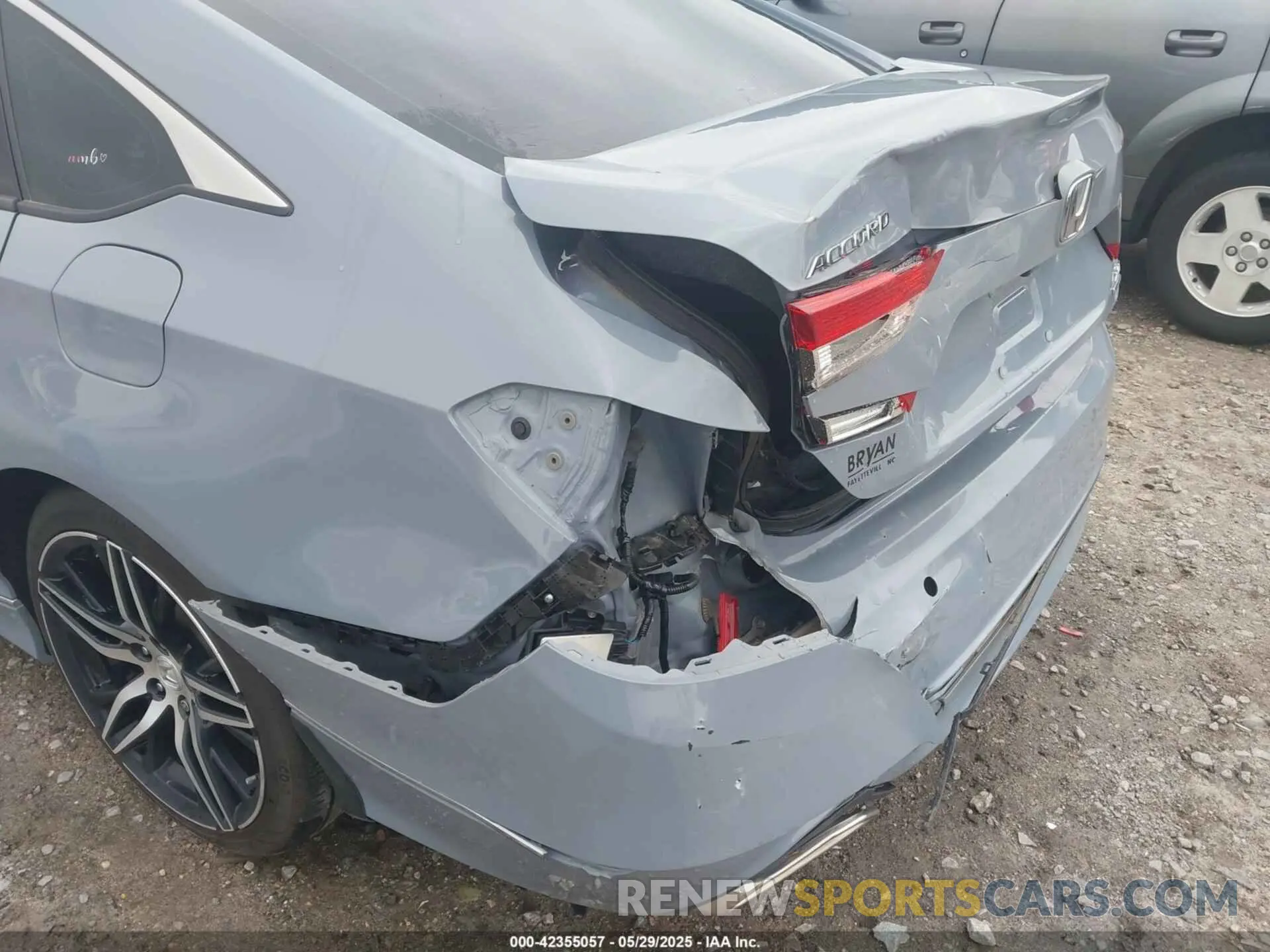 17 Photograph of a damaged car 1HGCV2F92MA022938 HONDA ACCORD 2021