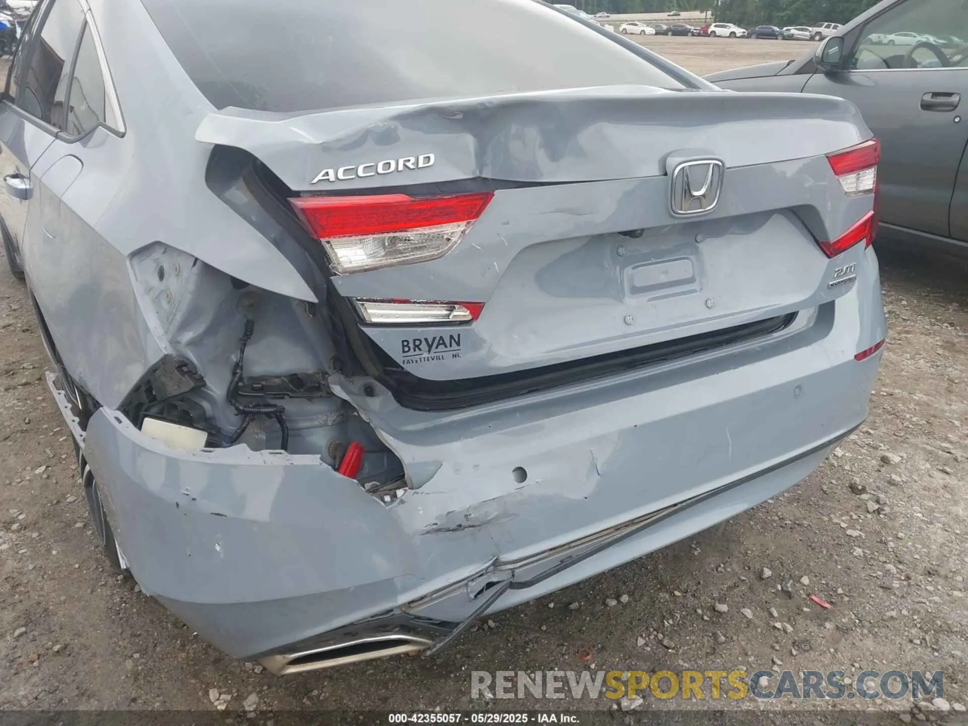 6 Photograph of a damaged car 1HGCV2F92MA022938 HONDA ACCORD 2021