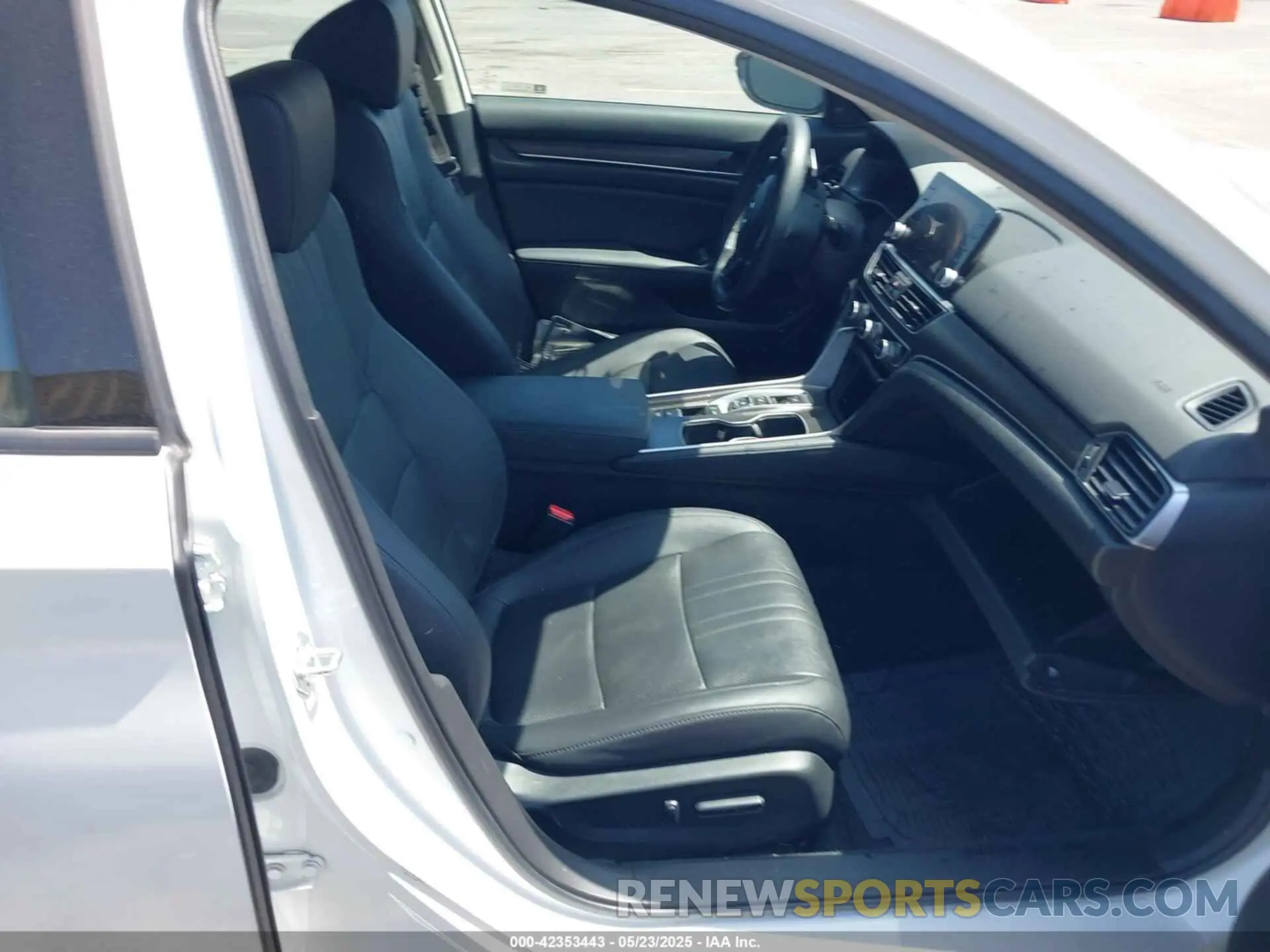 5 Photograph of a damaged car 1HGCV2F92MA024124 HONDA ACCORD 2021