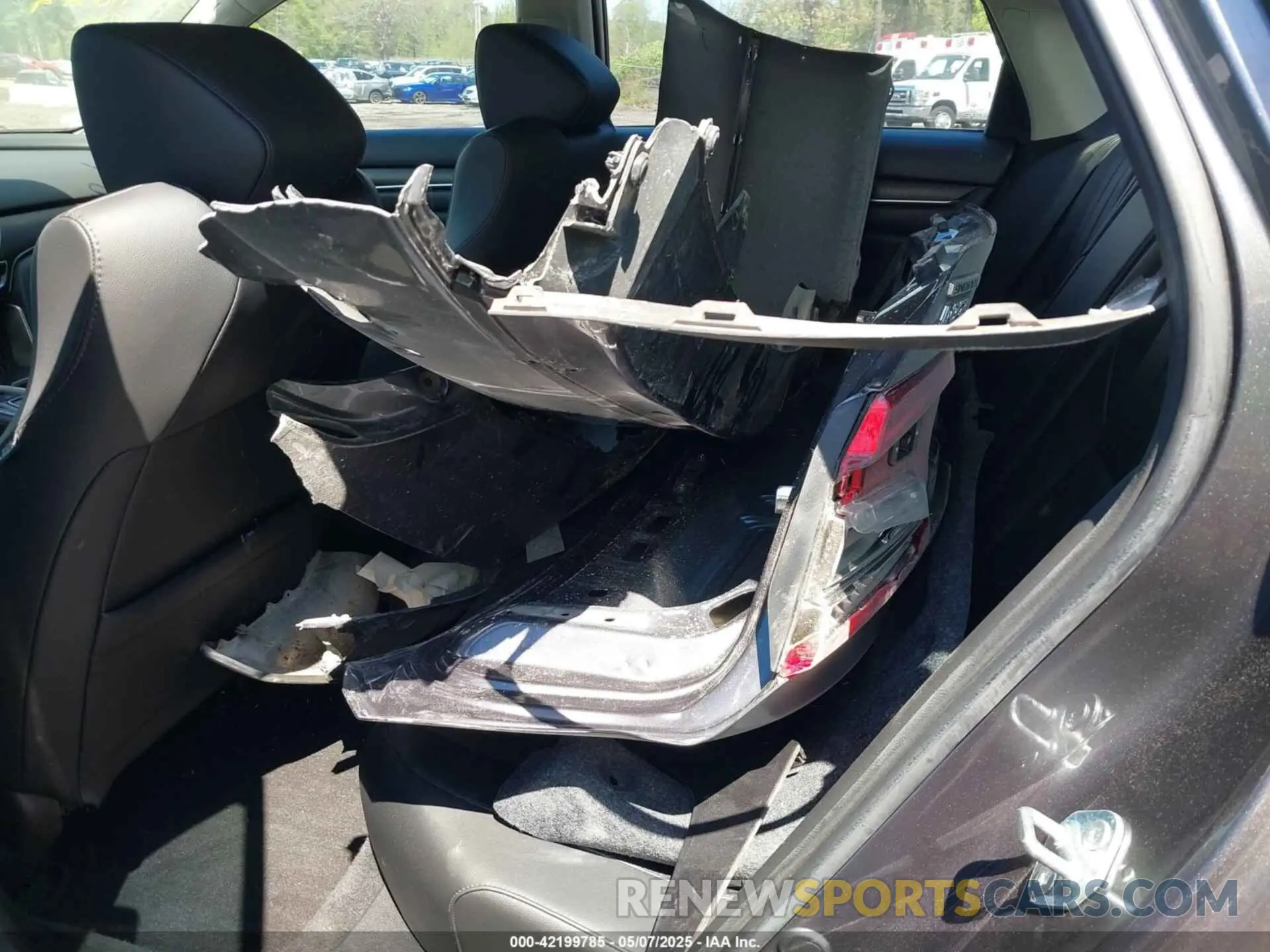8 Photograph of a damaged car 1HGCV2F98MA014598 HONDA ACCORD 2021