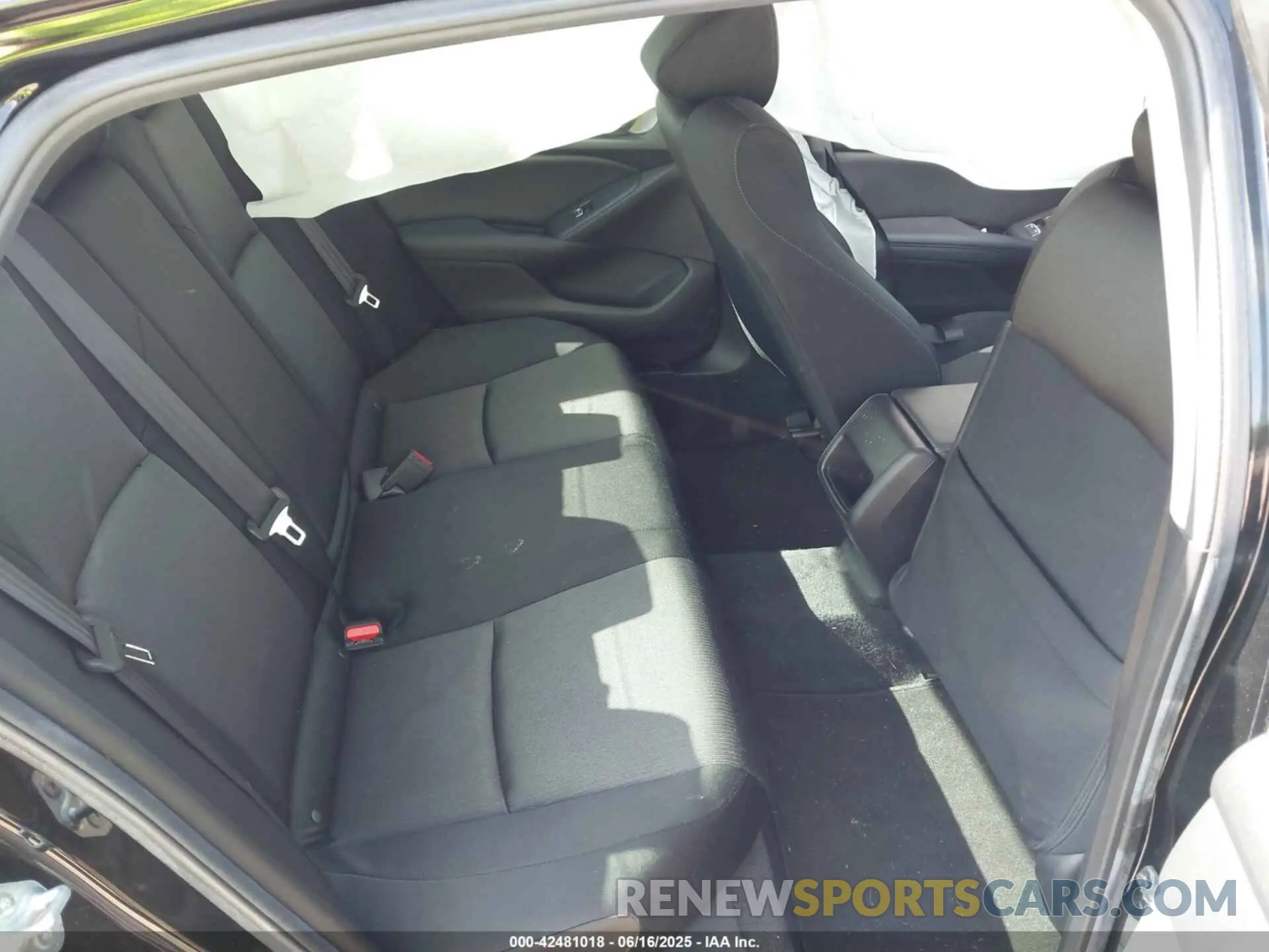 8 Photograph of a damaged car 1HGCV1F18NA009097 HONDA ACCORD 2022