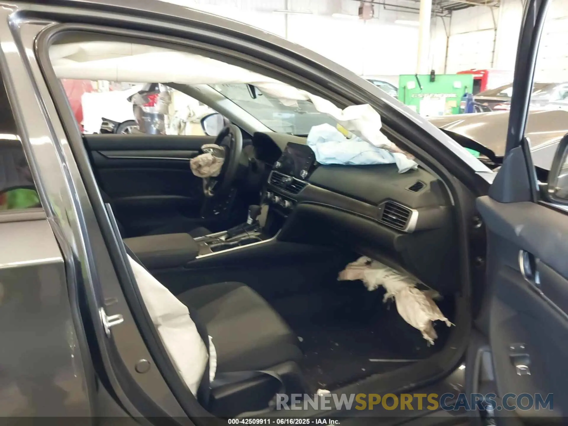 5 Photograph of a damaged car 1HGCV1F19NA066425 HONDA ACCORD 2022