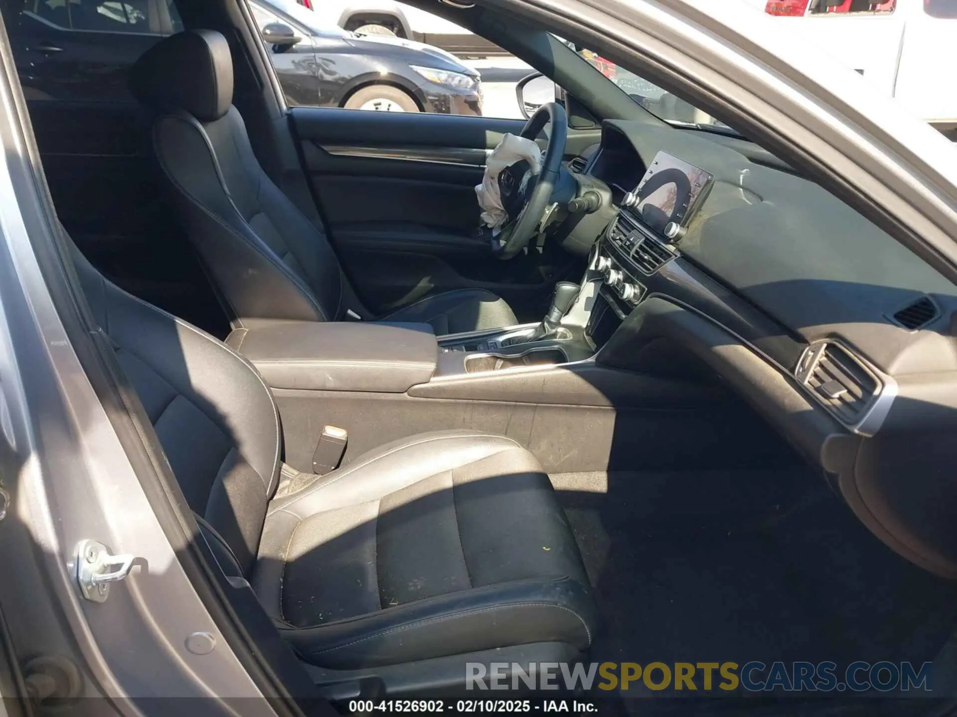 5 Photograph of a damaged car 1HGCV1F30NA001092 HONDA ACCORD 2022