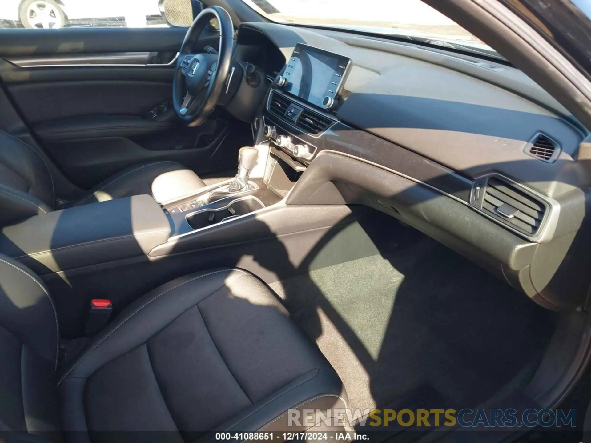 5 Photograph of a damaged car 1HGCV1F31NA118079 HONDA ACCORD 2022