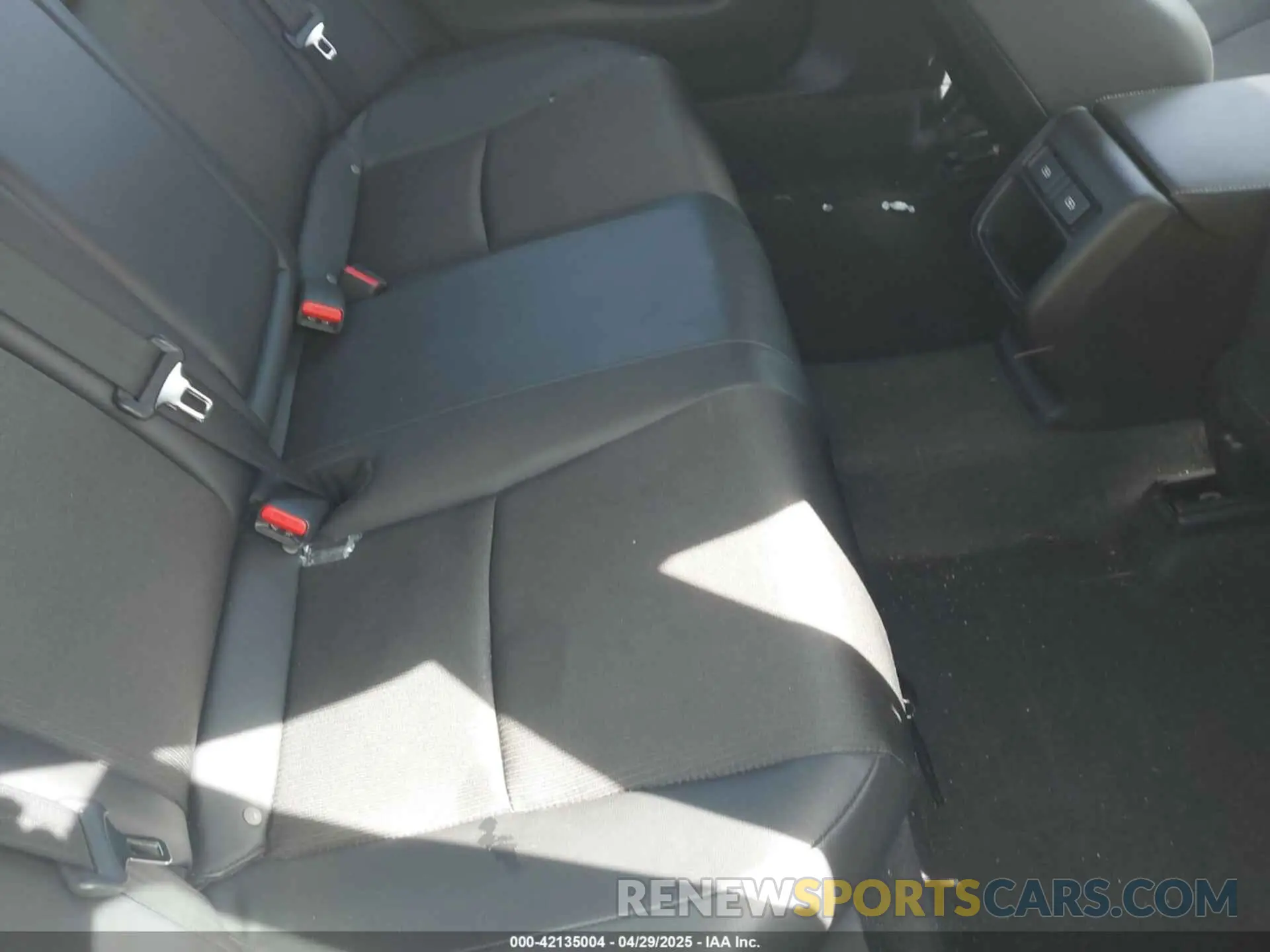 8 Photograph of a damaged car 1HGCV1F31NA124058 HONDA ACCORD 2022