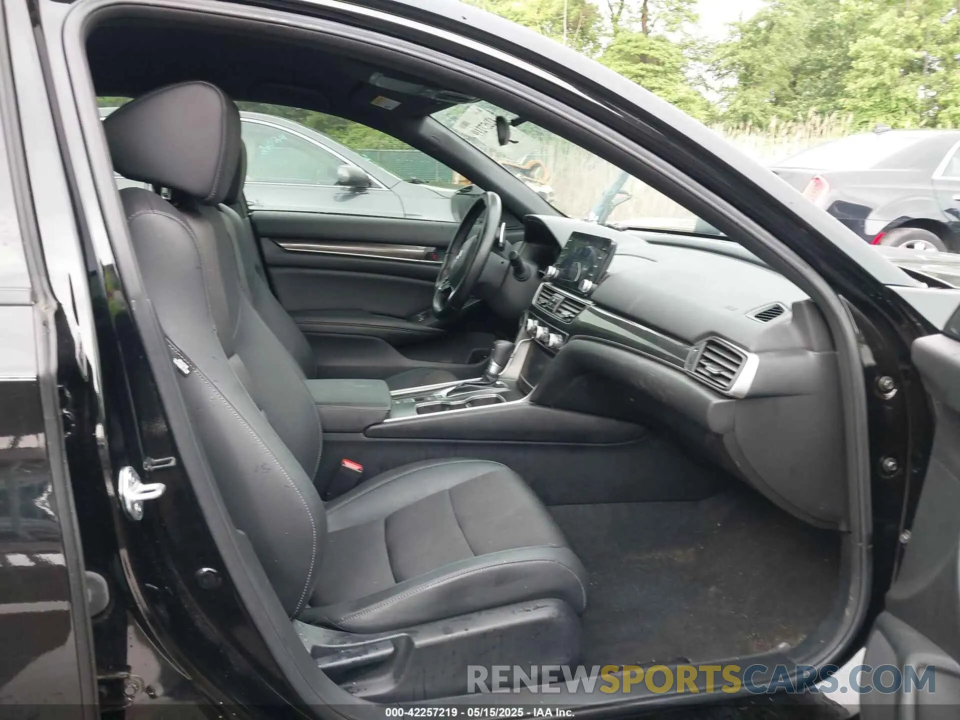 5 Photograph of a damaged car 1HGCV1F32NA111237 HONDA ACCORD 2022