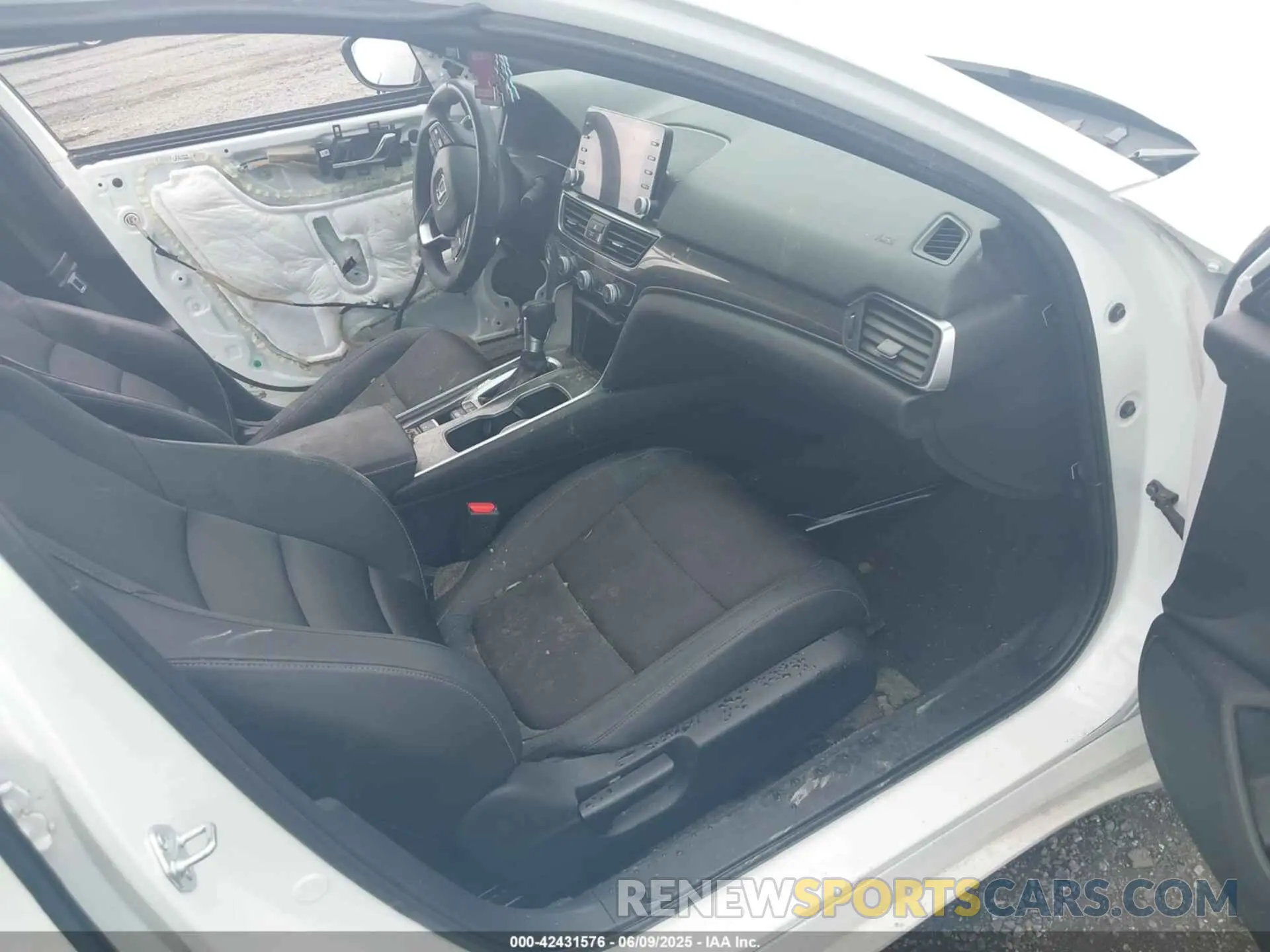 5 Photograph of a damaged car 1HGCV1F33NA081410 HONDA ACCORD 2022