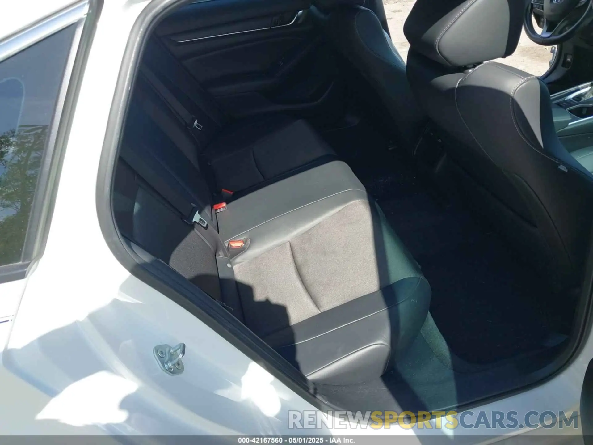 8 Photograph of a damaged car 1HGCV1F33NA101820 HONDA ACCORD 2022