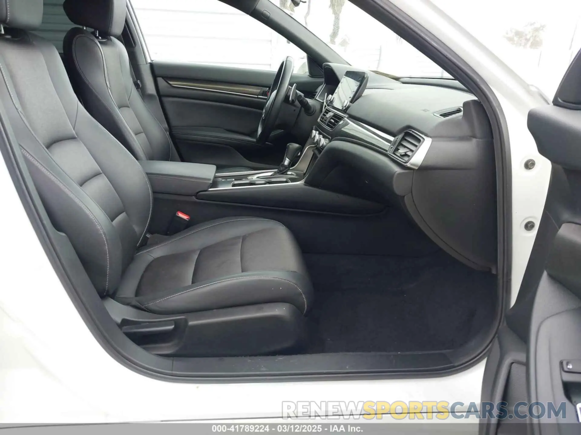 5 Photograph of a damaged car 1HGCV1F34NA025766 HONDA ACCORD 2022