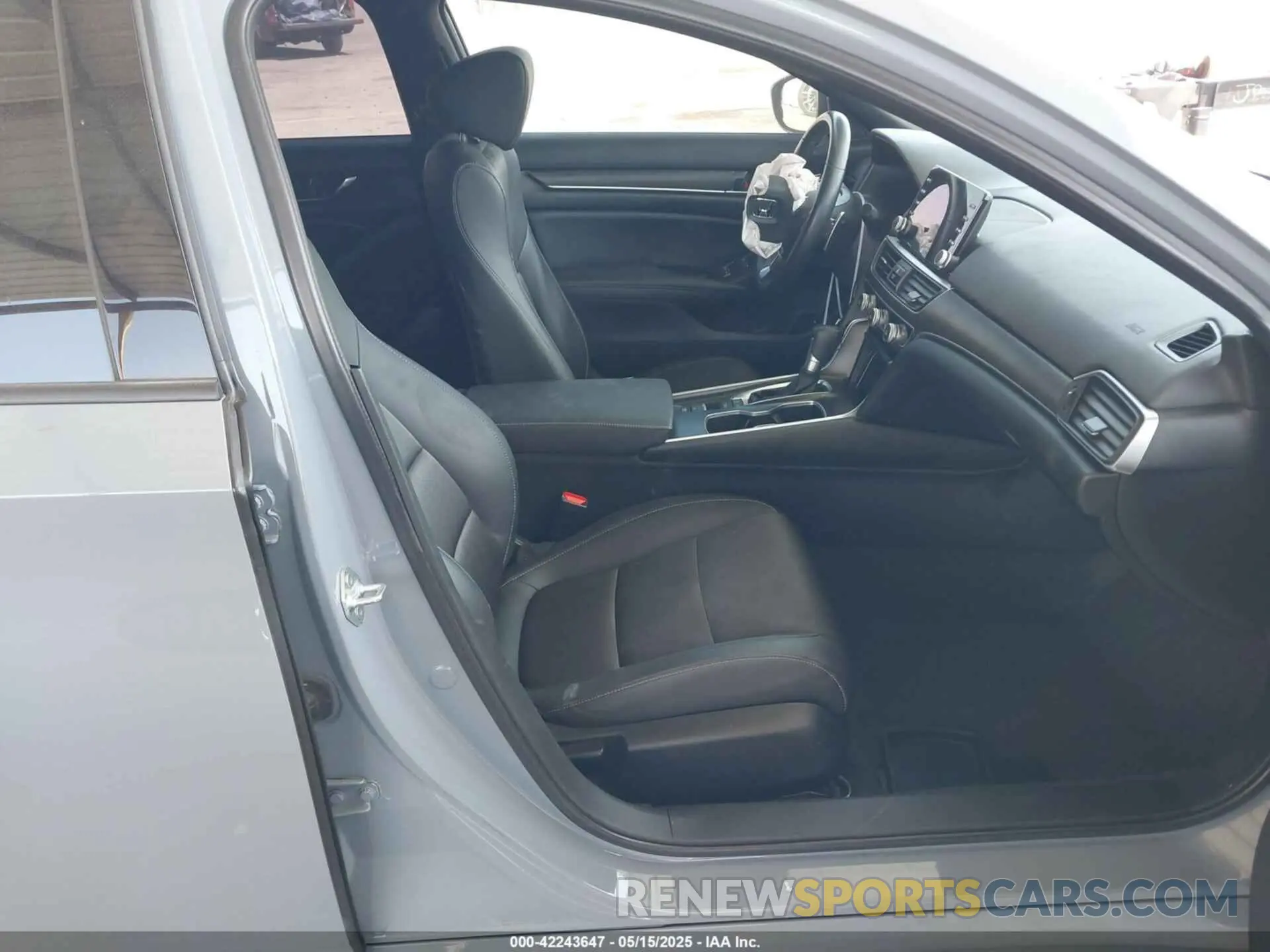 5 Photograph of a damaged car 1HGCV1F35NA096751 HONDA ACCORD 2022